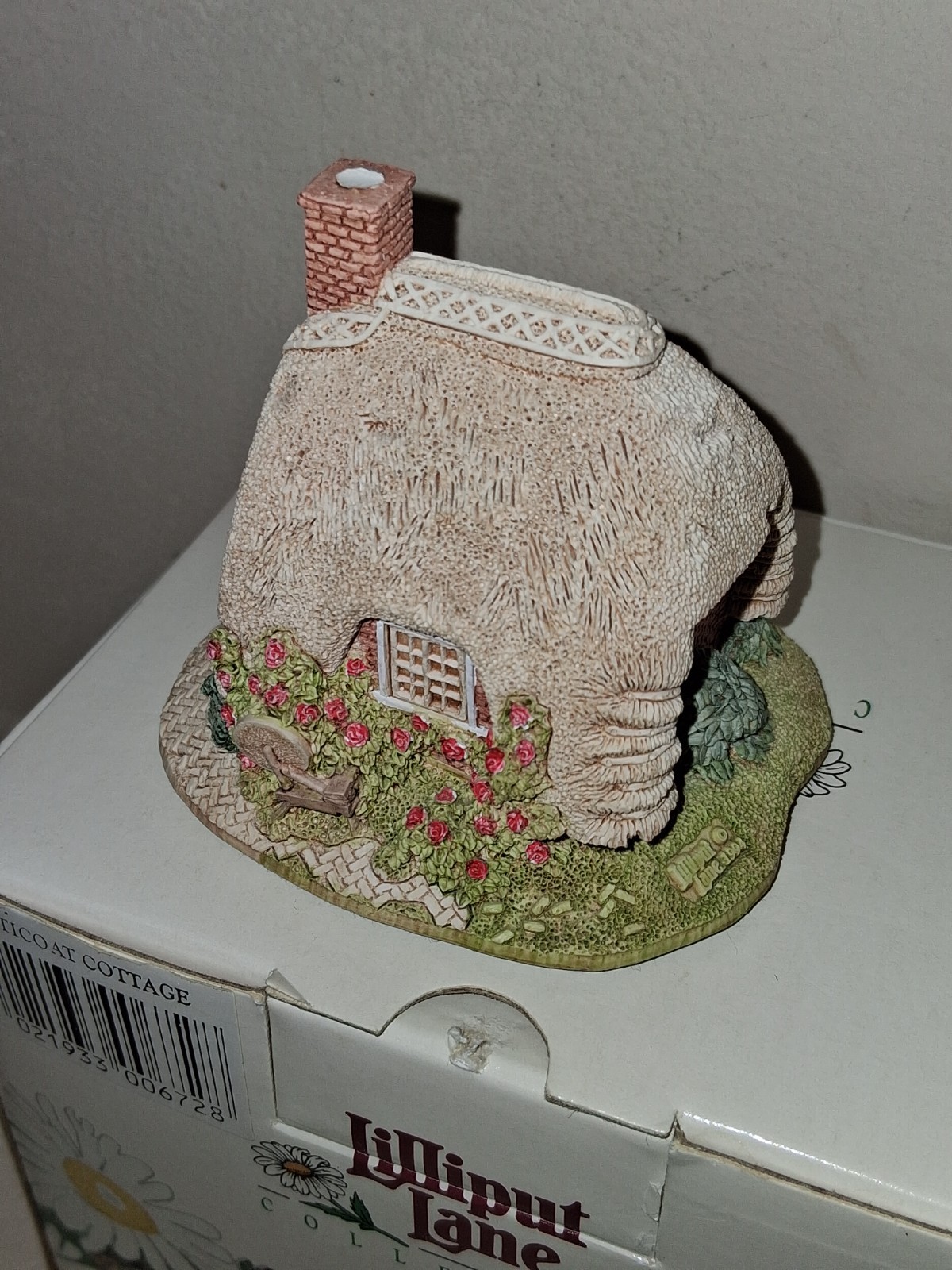 EUC w/ Box Lilliput Lane Collectors Club 1994 Petticoat Cottage 3″ w/ Deeds