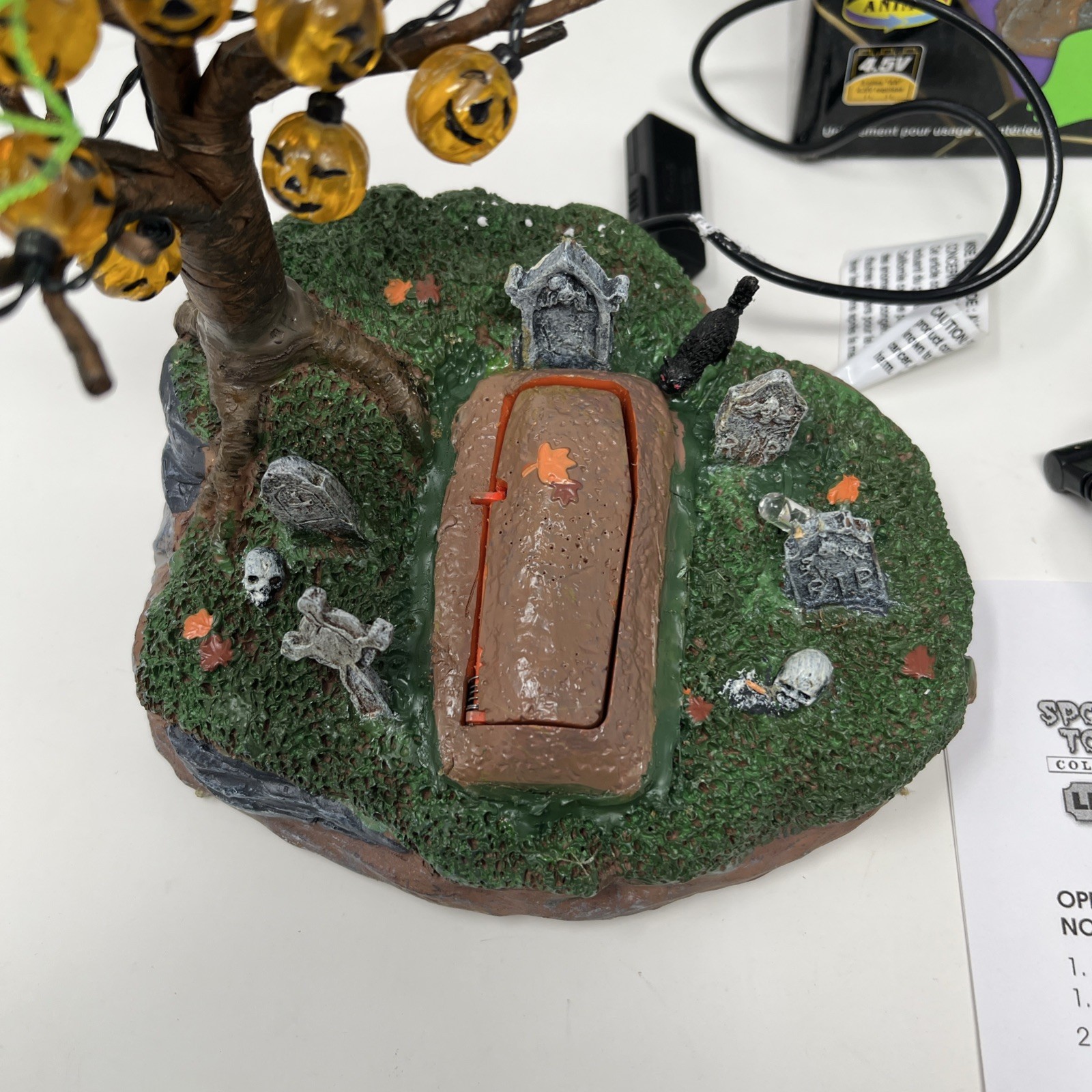 RETIRED Lemax Spooky Town Living Dead 2006 Lighted Animated