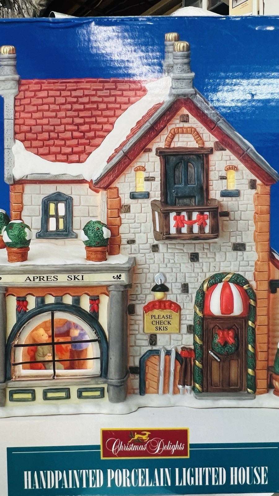 Christmas Delights “Apres Ski Lodge” Porcelain Lighted House Excellent !
