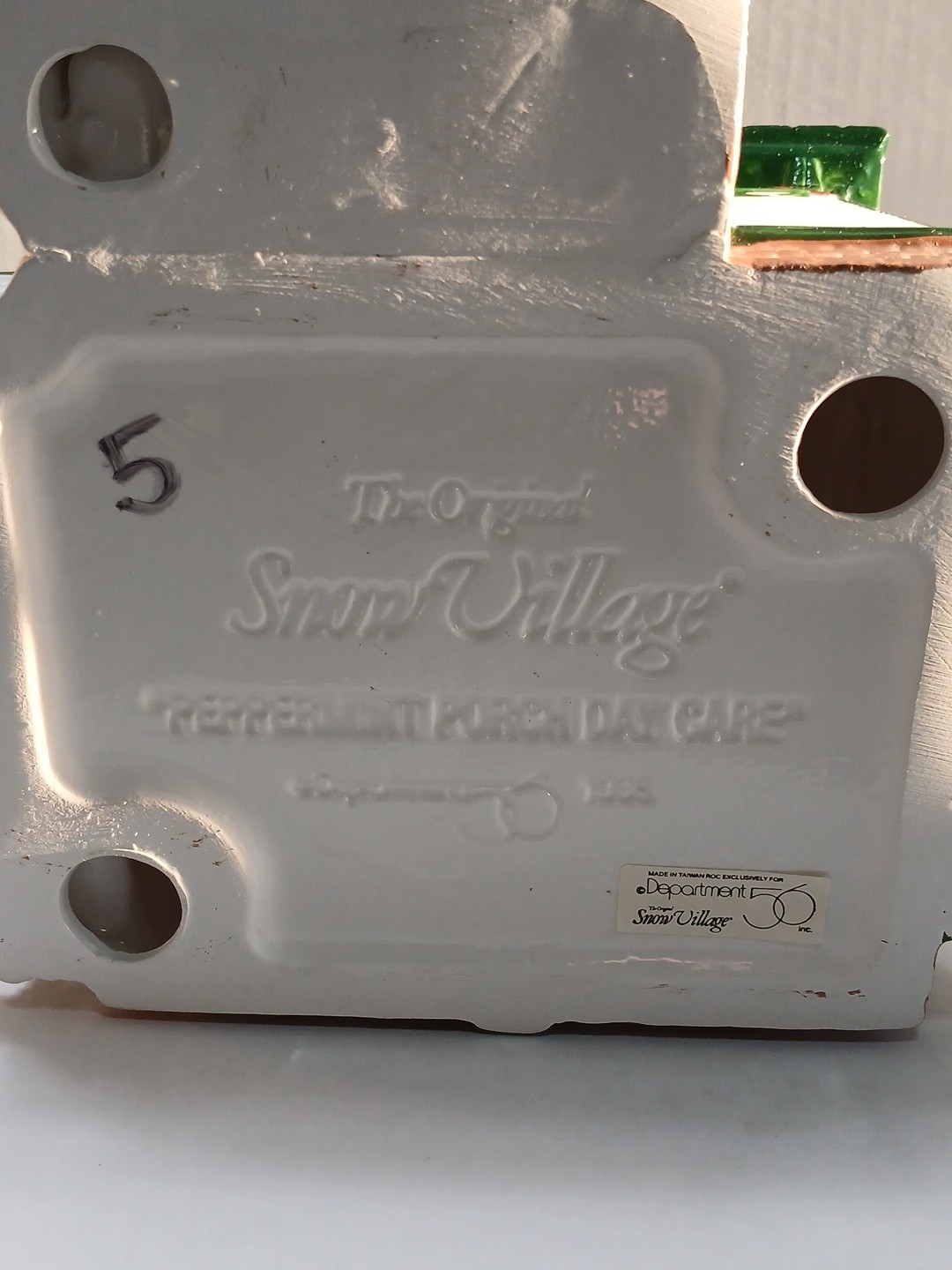 Department 56 The Original Snow Village Peppermint Porch Day Care 54852 No Cord