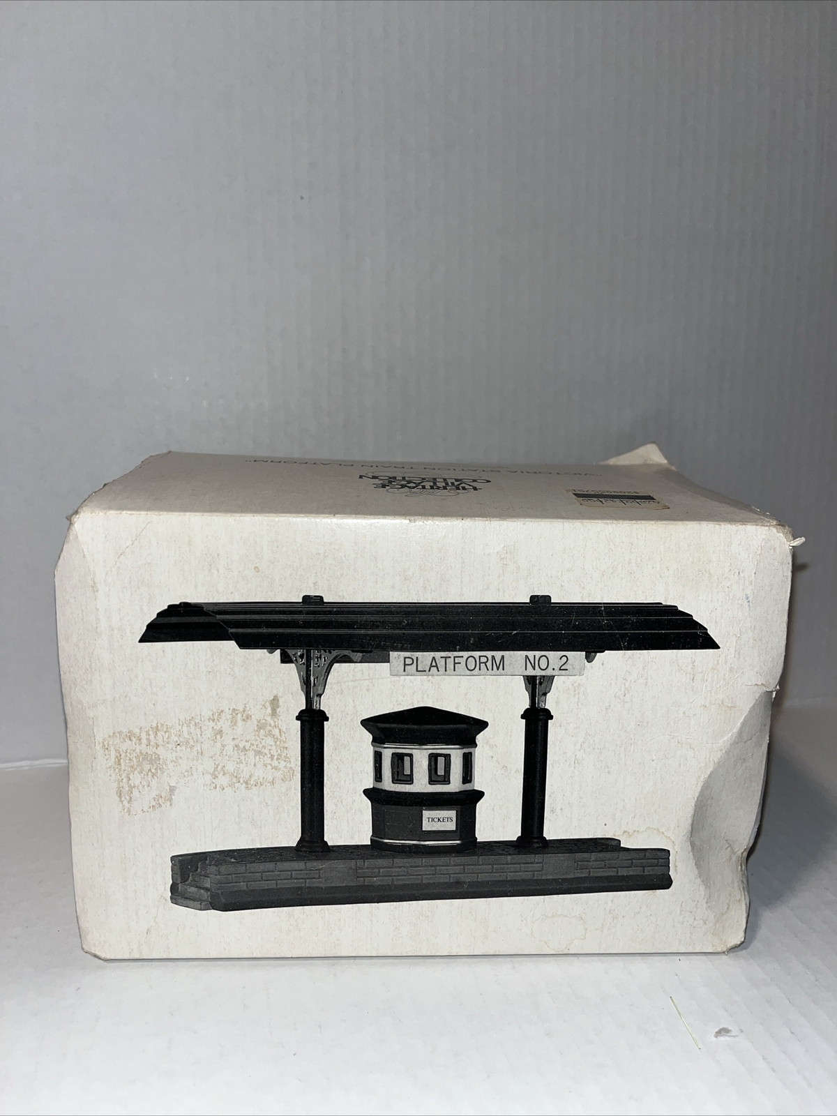 Dickens Village Dept. 56 1989 Victoria Station Train Platform Christmas Decor
