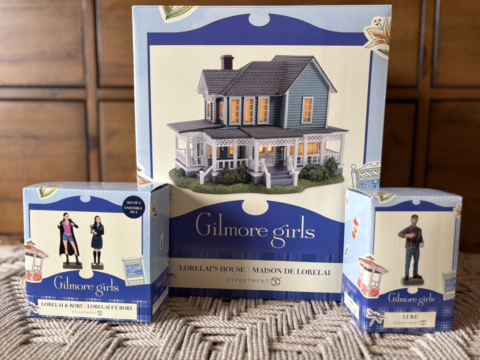 Exclusive Department 56 Official Gilmore Girls Lorelai’s House & Figurines NIB