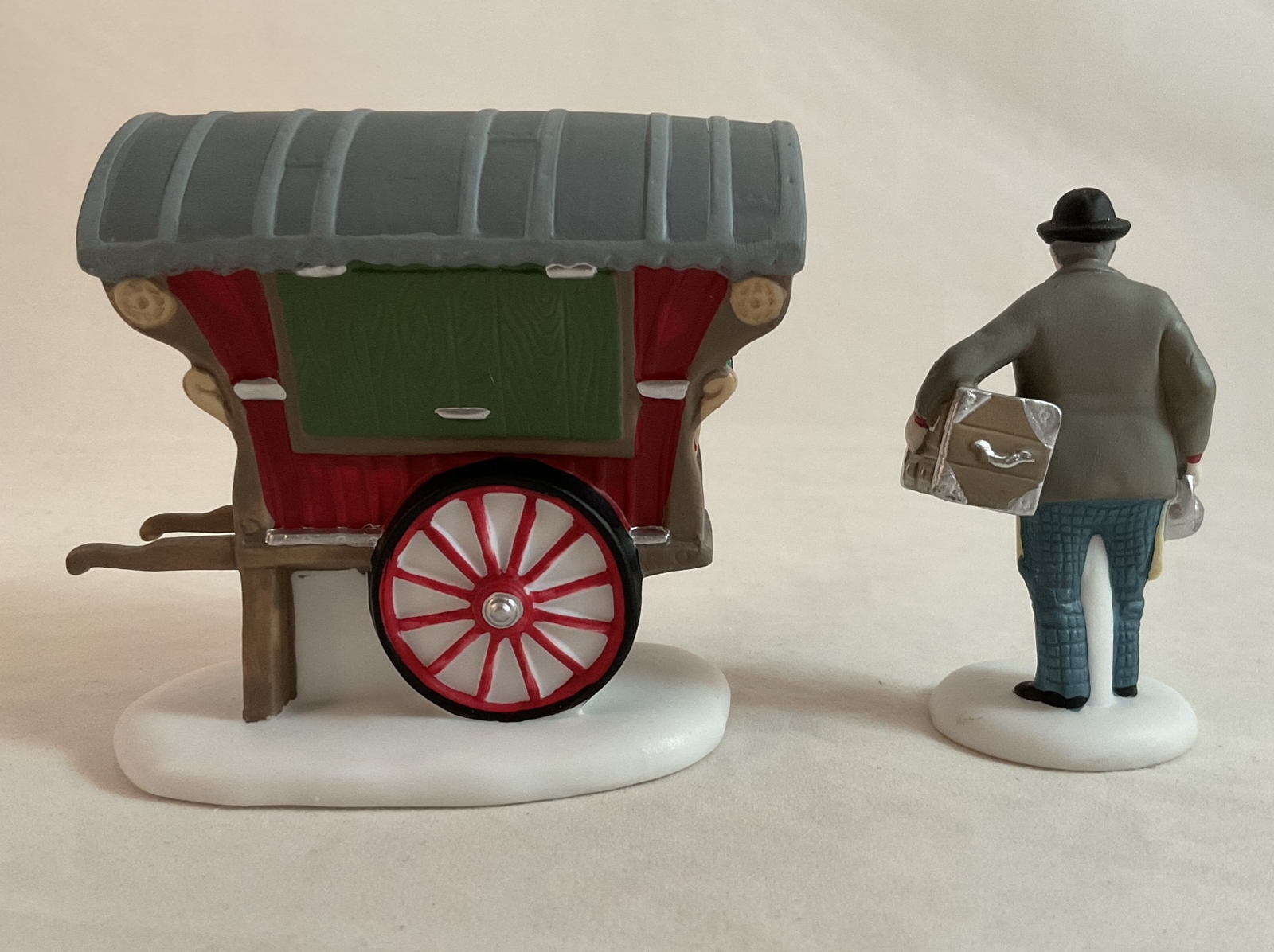 Department 56 #5646-4 Town Tinker Heritage Village Accessory Complete With Pots