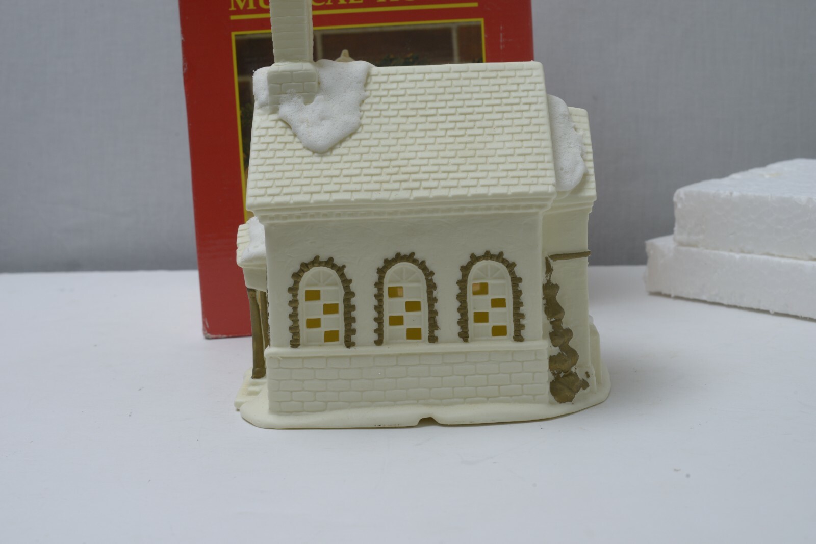 Share The Joy Jade Porcelain Musical House Christmas House
