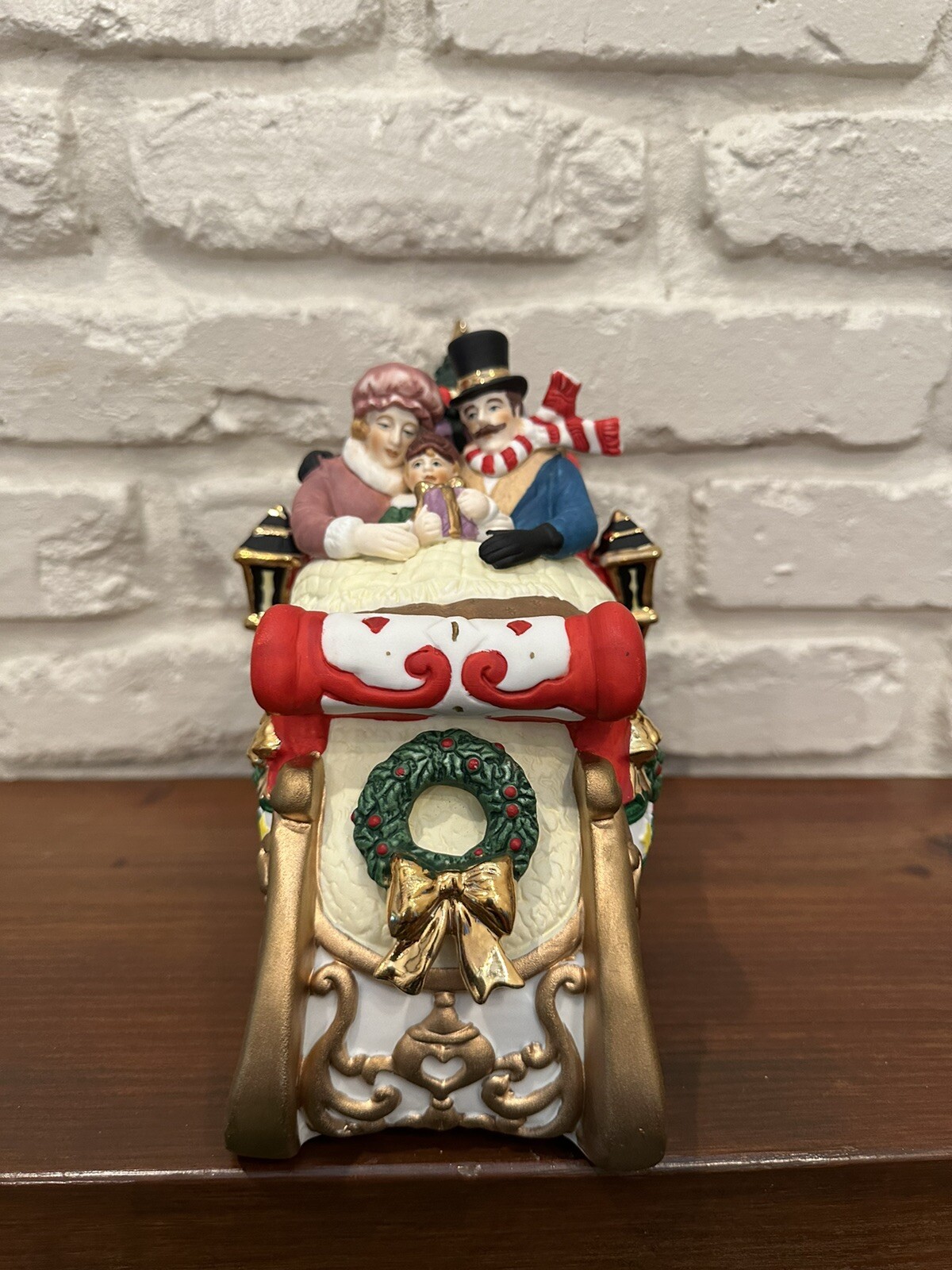 Vintage Christmas Sleigh MUSICAL Figurine, Plays JOY TO THE WORLD Boxed 9”x8”