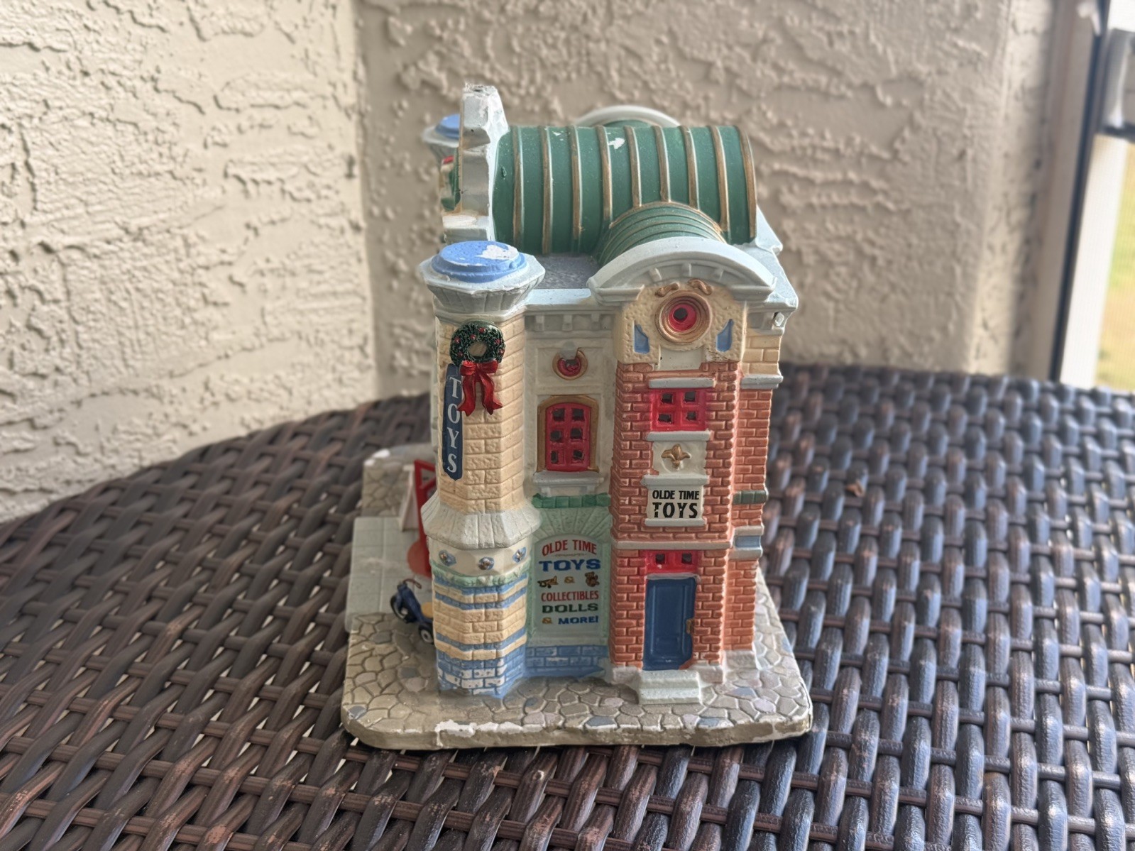 emax Coventry Cove Building “Olde Time Toys” Lighted House Porcelain