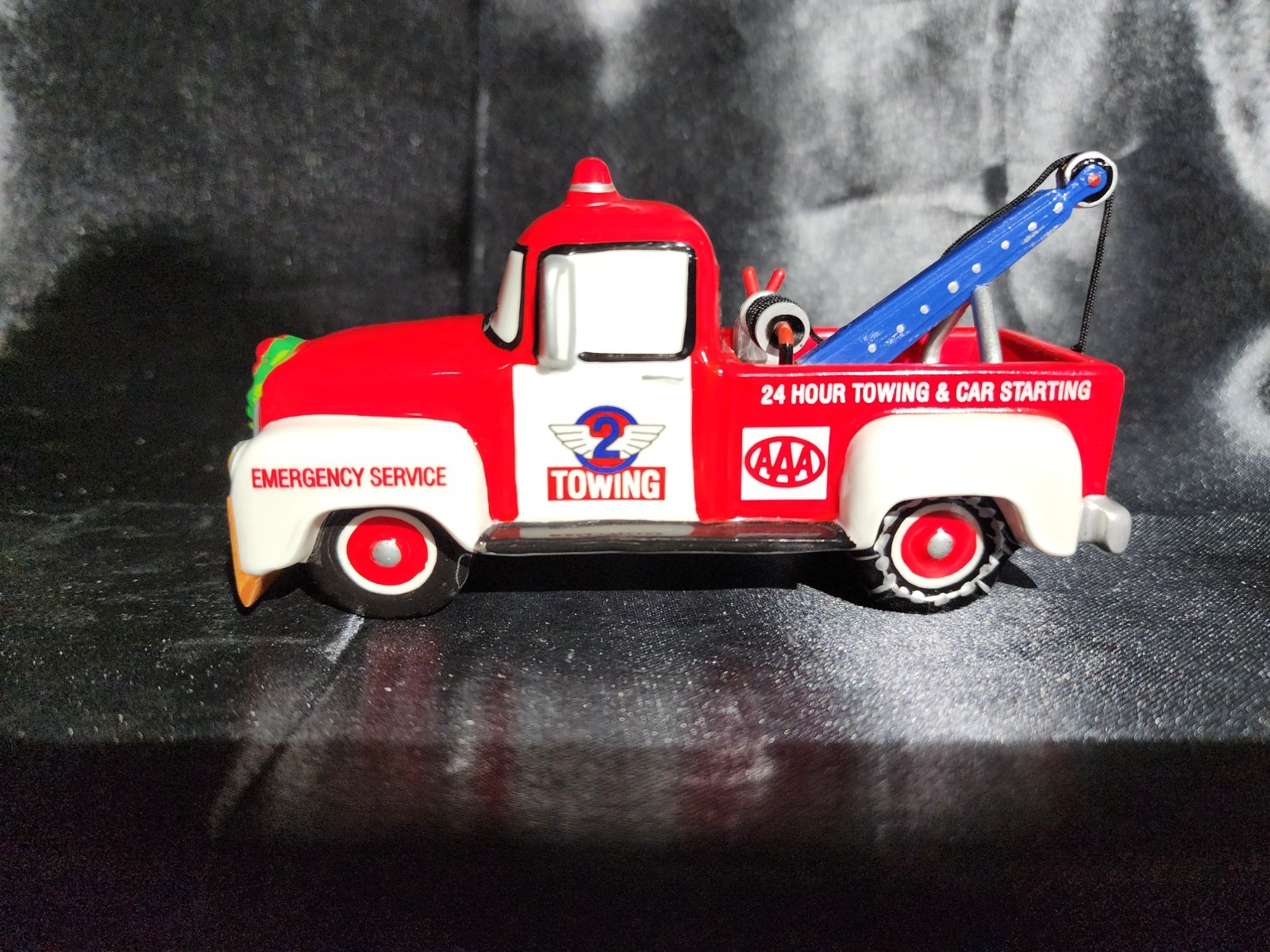 Dept 56 “Village AAA TOW TRUCK” #54959 Red Service Vehicle Snow Village Mint!