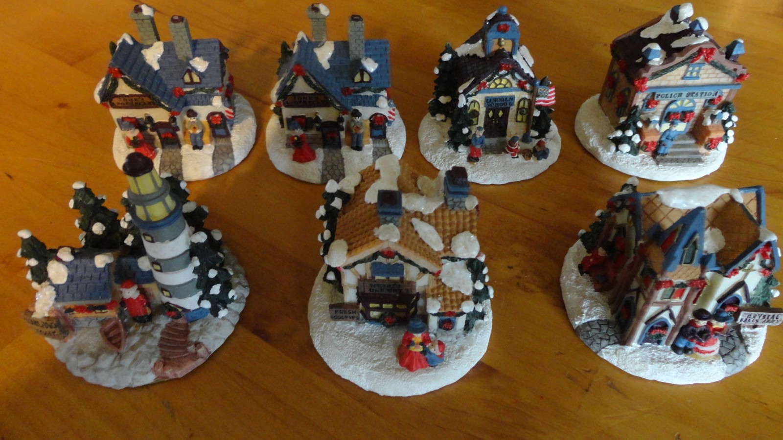 Crystal Falls Village Collectibles Lot Of 7 Circa (1996)
