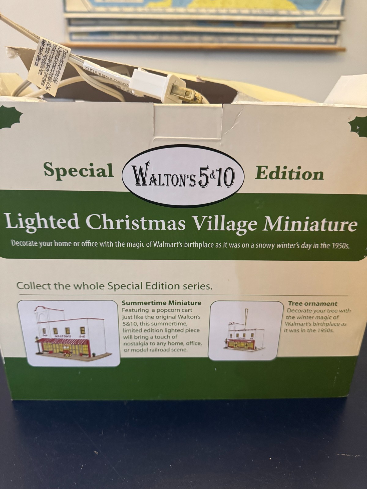 Holiday Time “Walton’s 5-10 STORE” Christmas Village 2005 Retro Collection