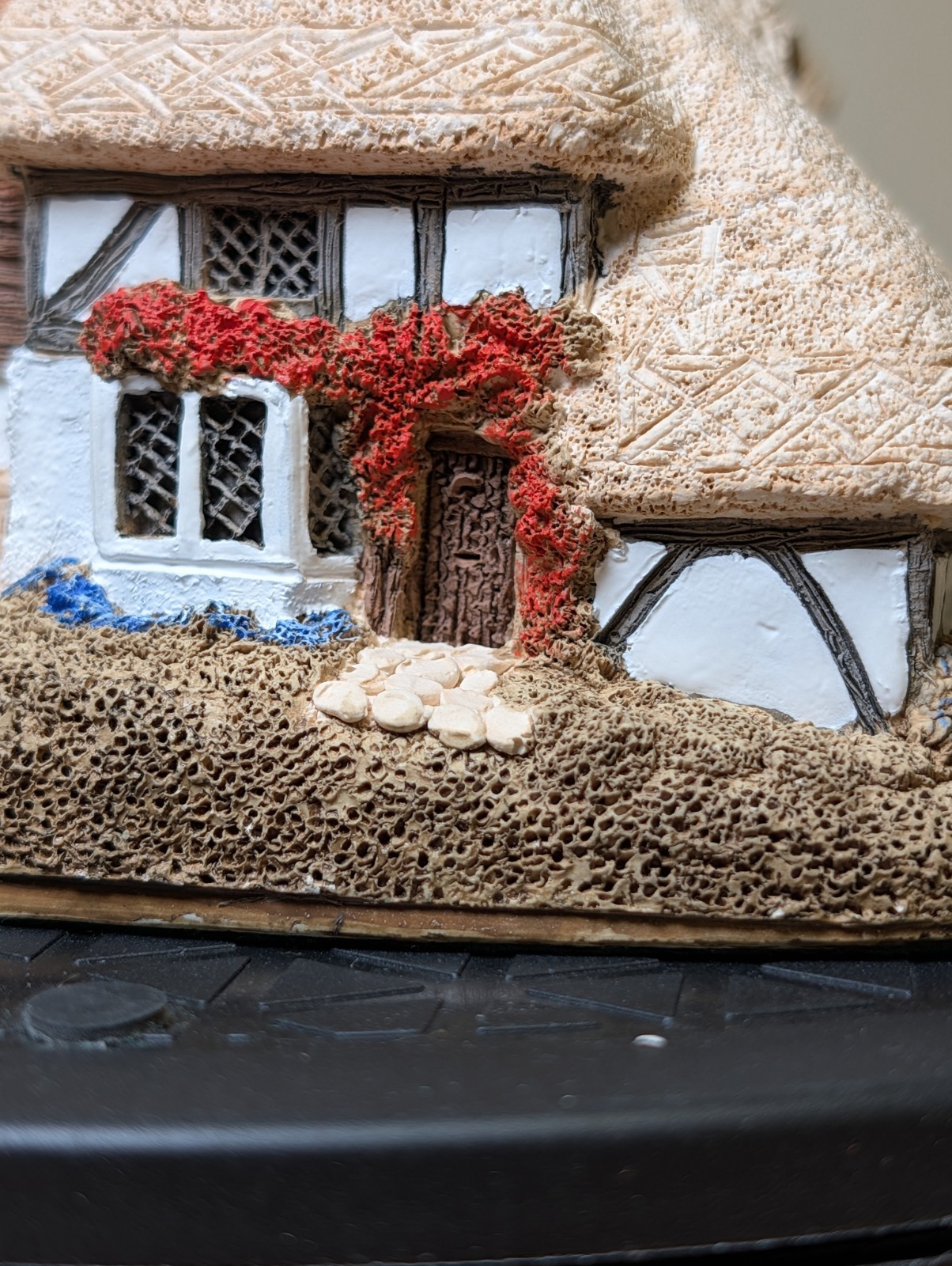 Lilliput Lane “Thatcher’s Rest”, 1983, Signed By Master Painter Gayle Greer