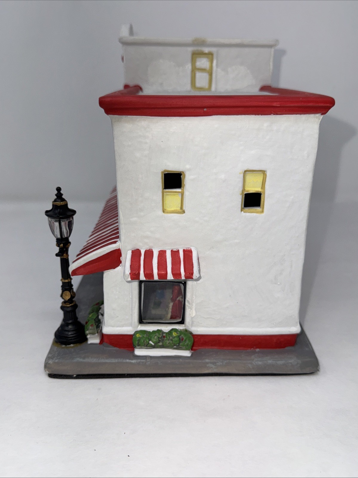 Holiday Time Walton’s 5 & 10 Lighted Porcelain House 2005 Retro Collection