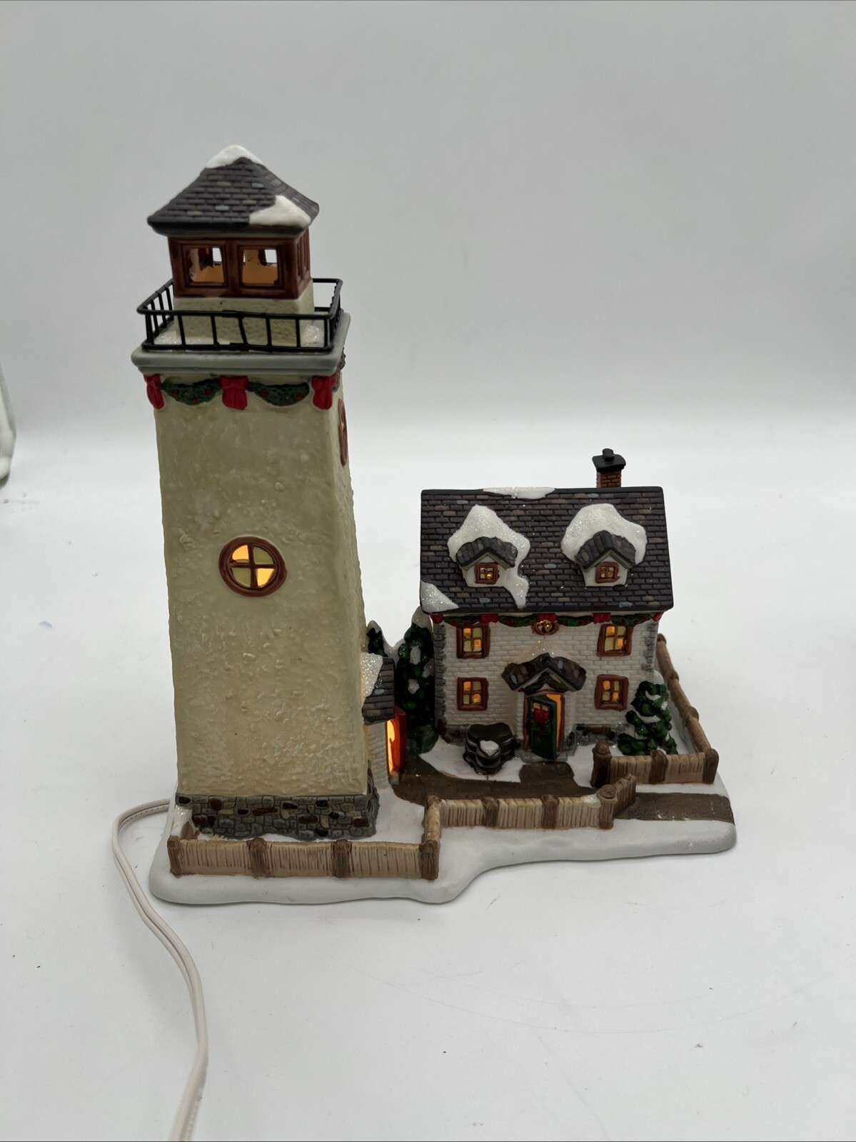 2004 Santa’s Workbench, Harbour Lights Lighthouse with a double light bulb