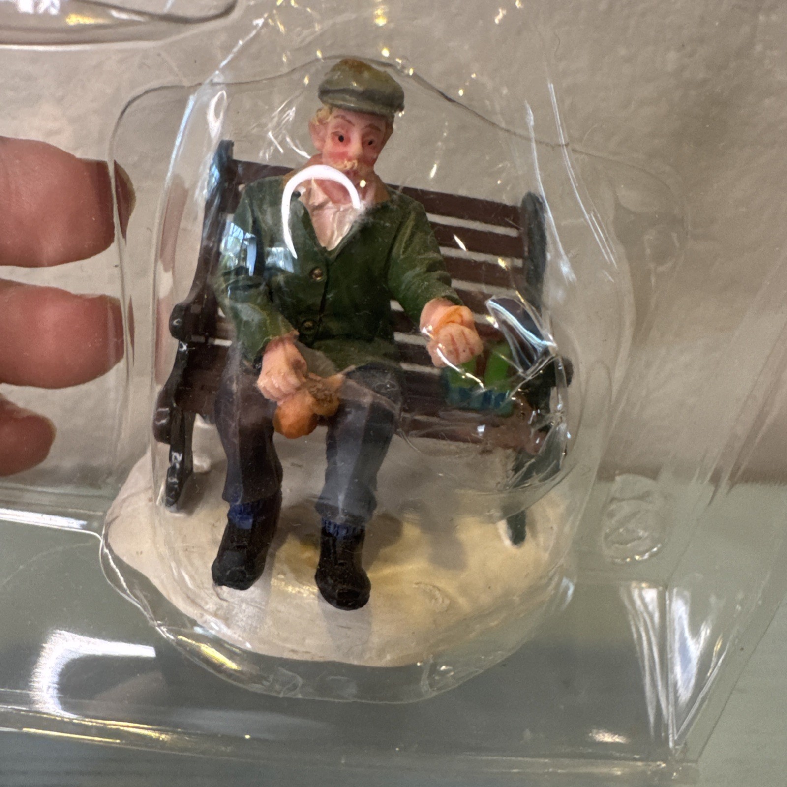 LEMAX Feeding Pigeons Set Of 2 Figurines #42905 Christmas Village – In Packaging