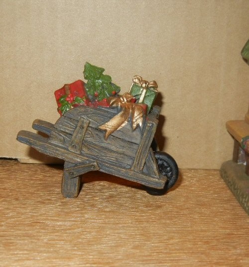 12 PCS VILLAGE FARM SCENE CHRISTMAS VILLAGE VARIOUS ACCESSORIES