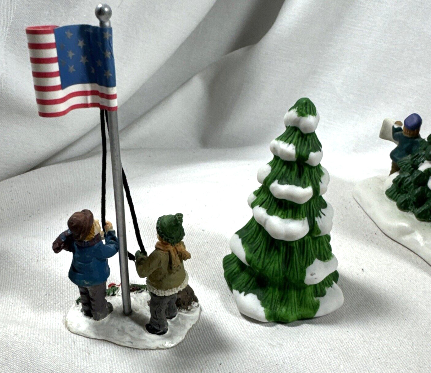 UNBRANDED CHRISTMAS VILLAGE LOT OF 6 ITEMS CITY NEWS STAND PATRIOTIC