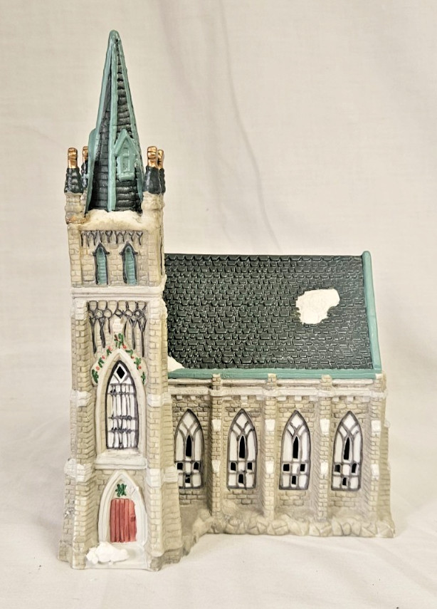 Dickens Keepsake Porcelain Lighted House Cathedral Church