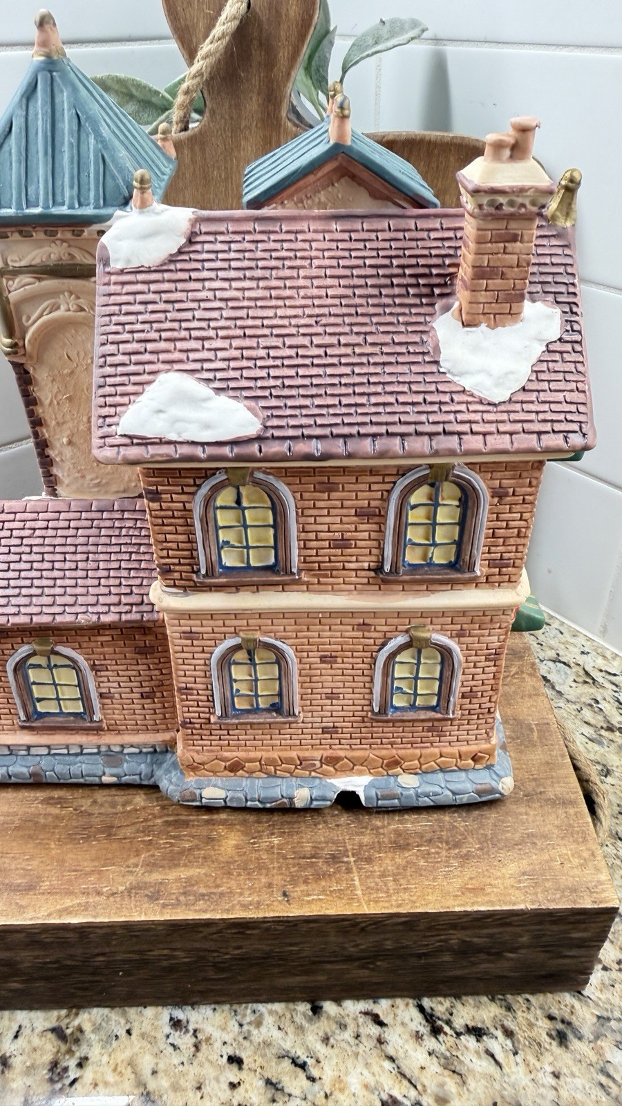 Holiday Expressions Fiber Optic Porcelain Restaurant House Xmas Village NEW Box