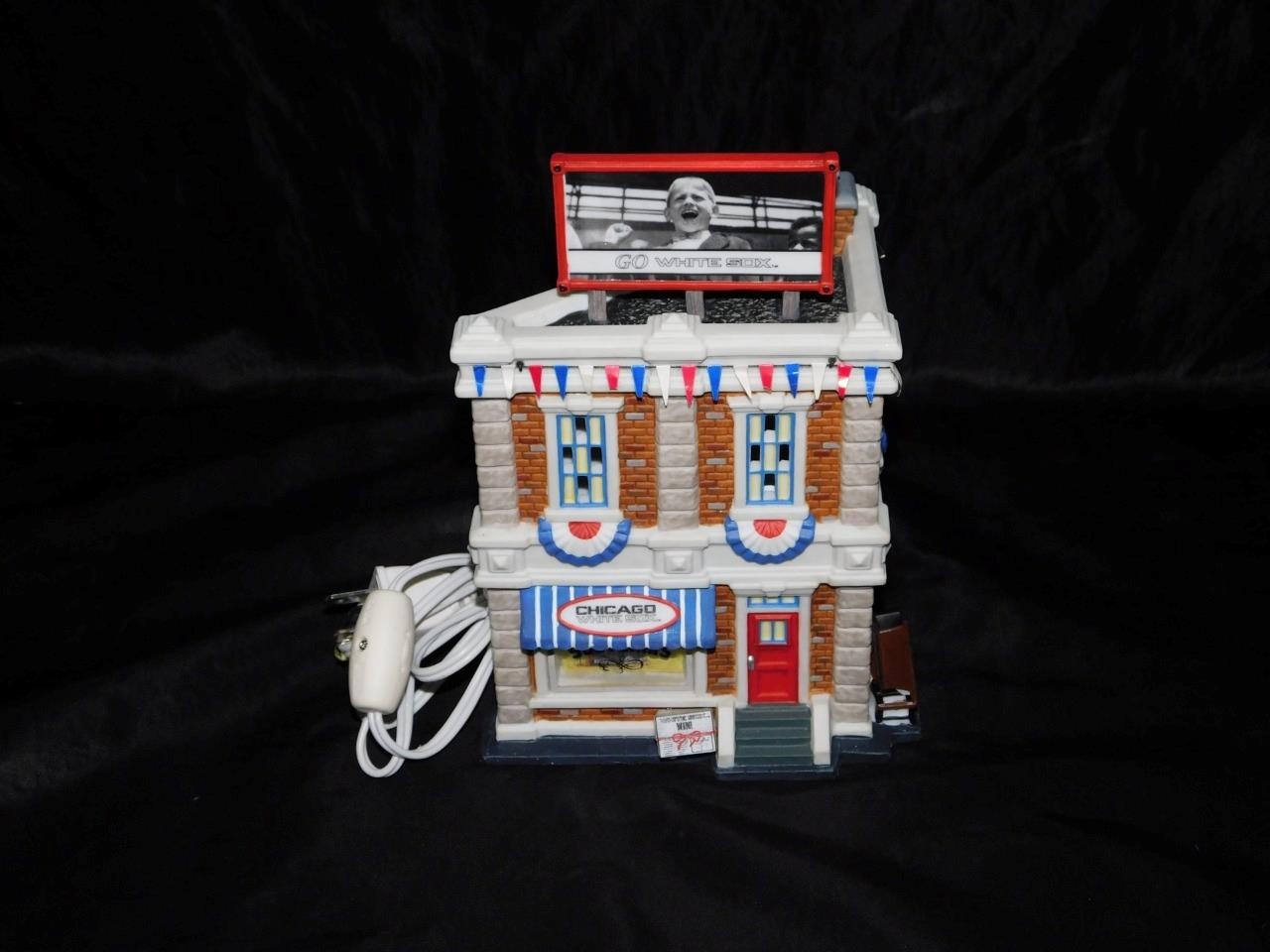 Department 56 Chicago White Sox Souvenir Shop Christmas in the City Baseball MLB