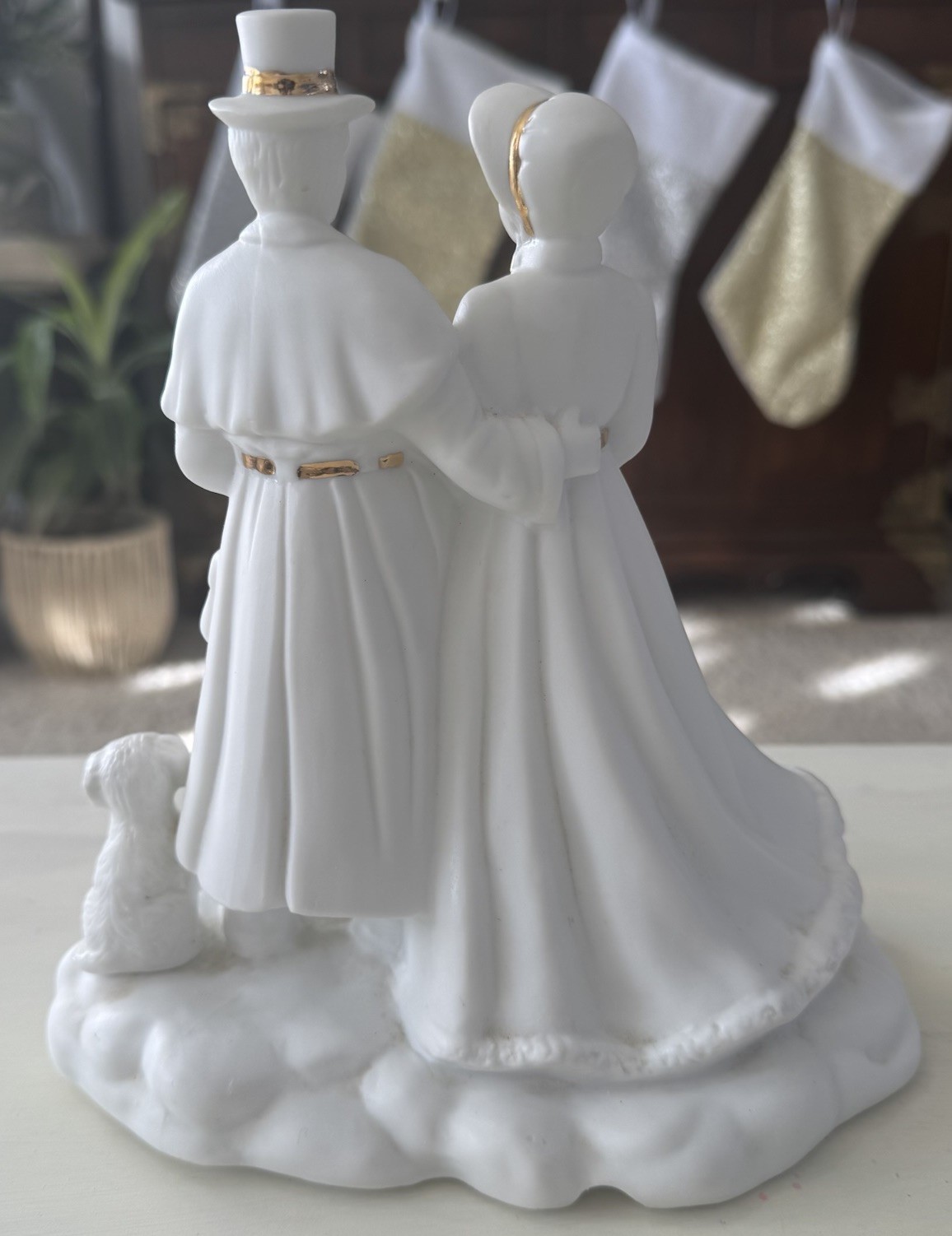 1998 RSVP International Porcelain Lighted “Caroling Family” Figurine