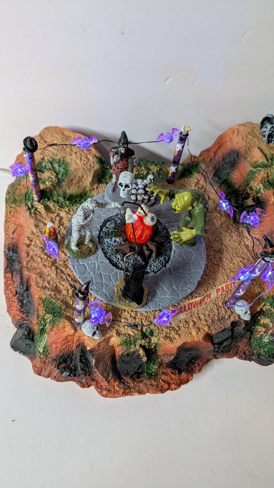 Lemax Spooky Town Custom Monsters Toasting Ghouly Snacks Over Fire Pit 1 of kin