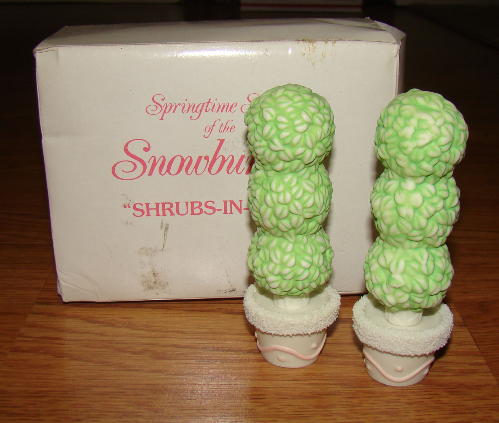 Department 56, Springtime Stories Snowbunnies SHRUBS-IN-A TUB (2614-0) 1995