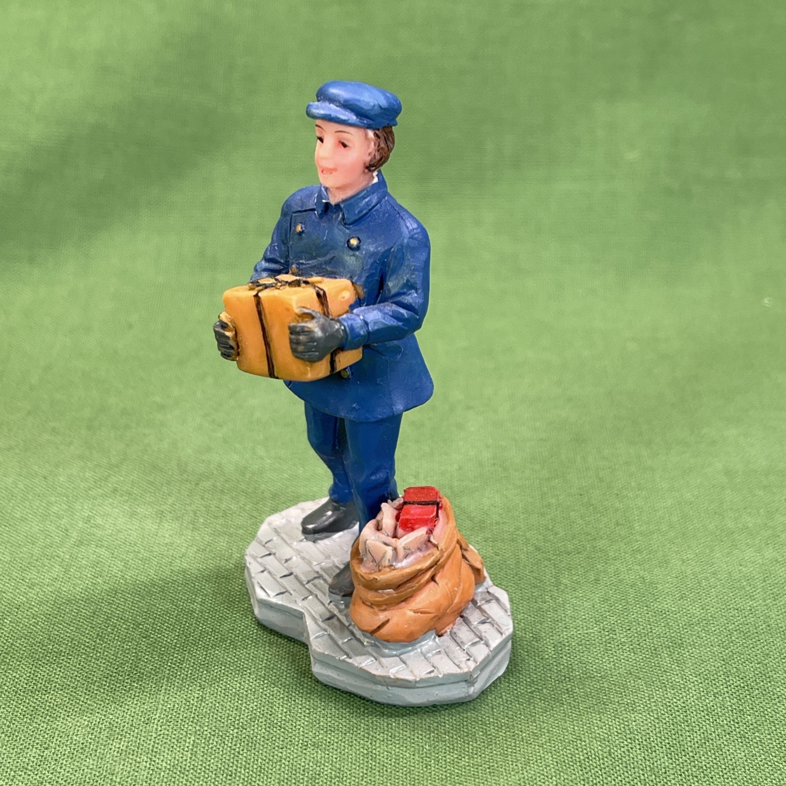 Lemax Village Figure SPECIAL DELIVERY #32747 Mail/Package Person 2003 Rare