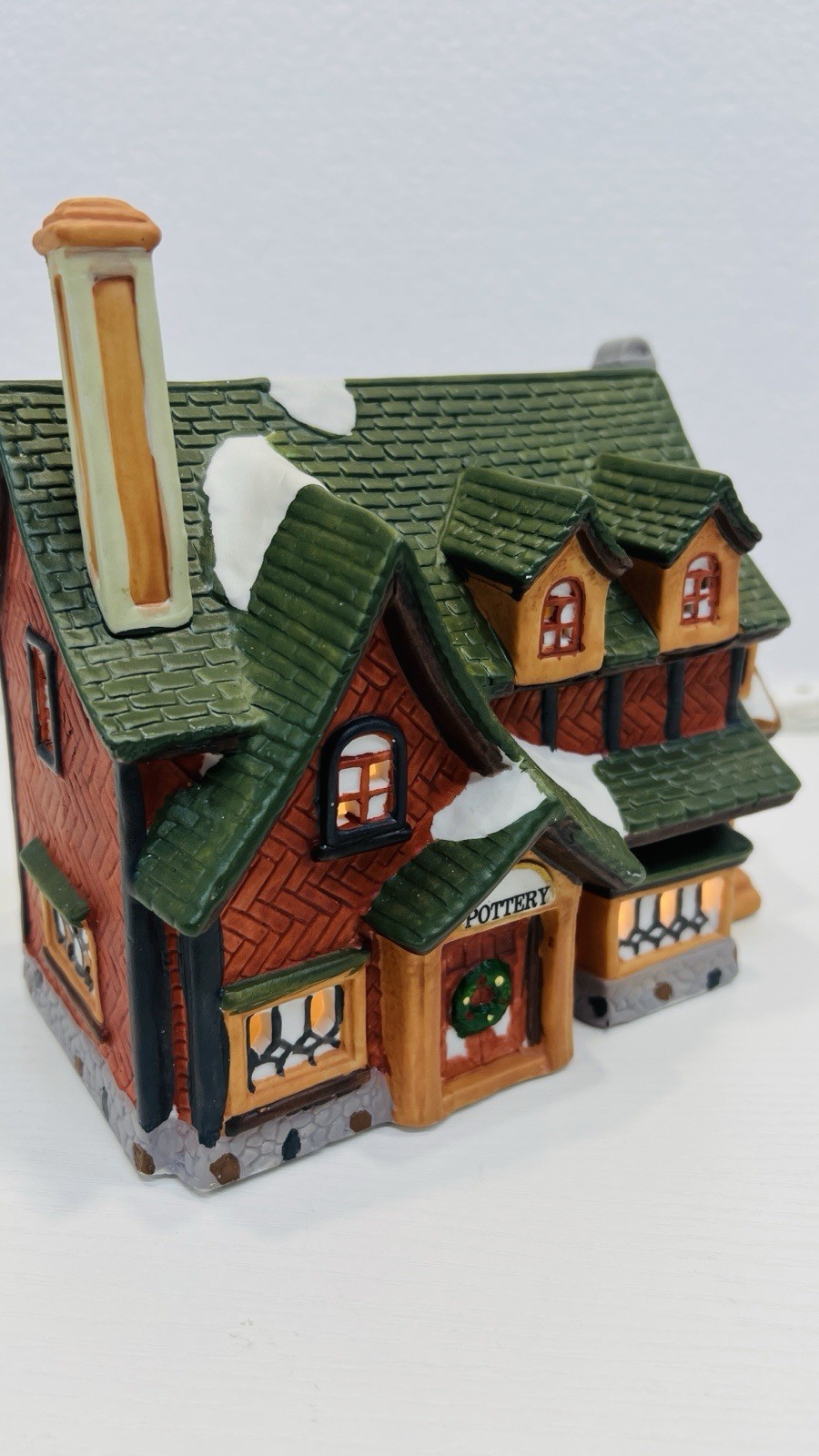 Dickens Keepsake “ Pottery” Porcelain Lighted House Heartland Valley Excellent