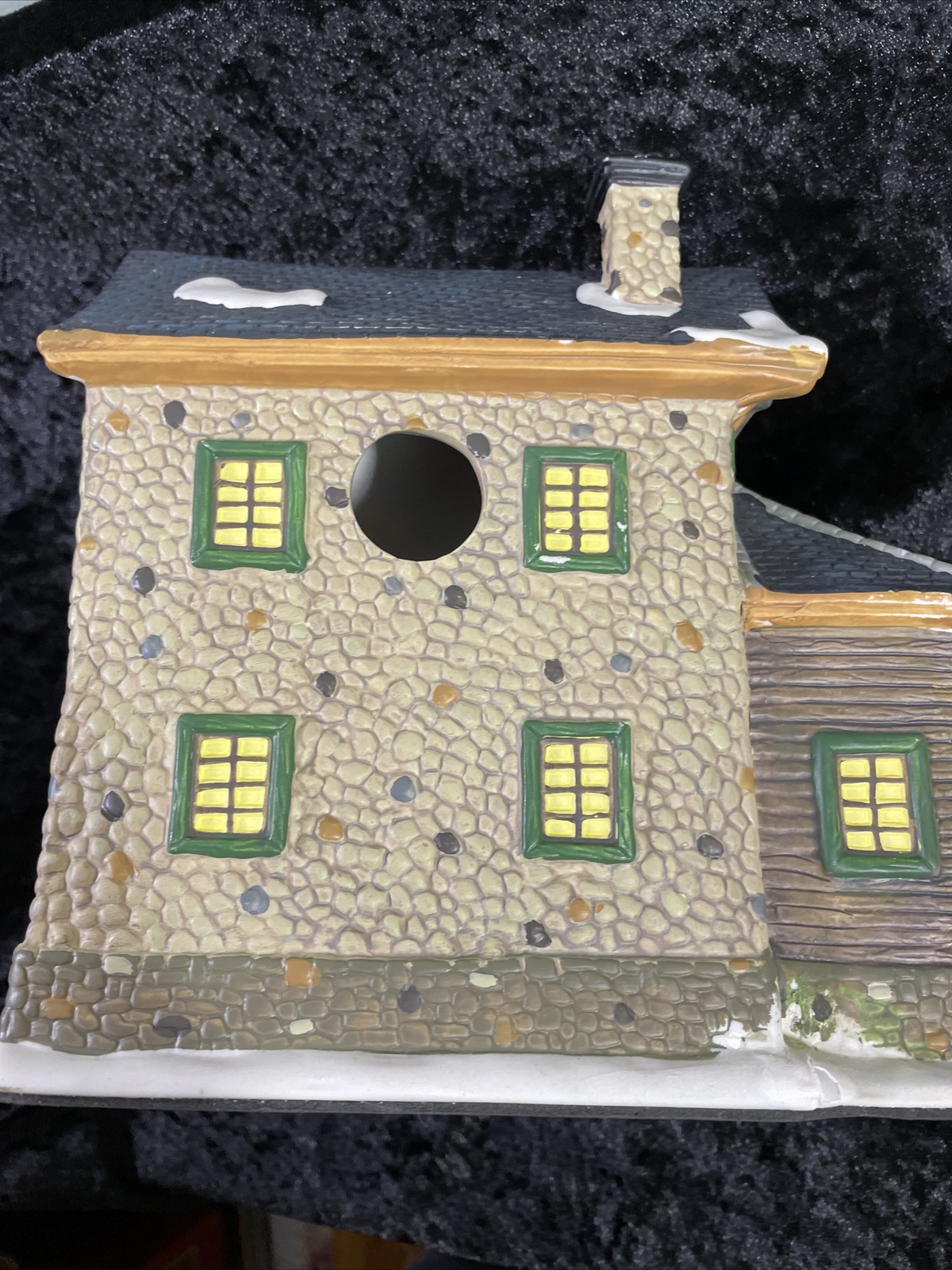 Christmas Village Wonderful Lighted Country Cabin 9″ tall x 9″ wide x 7″ deep