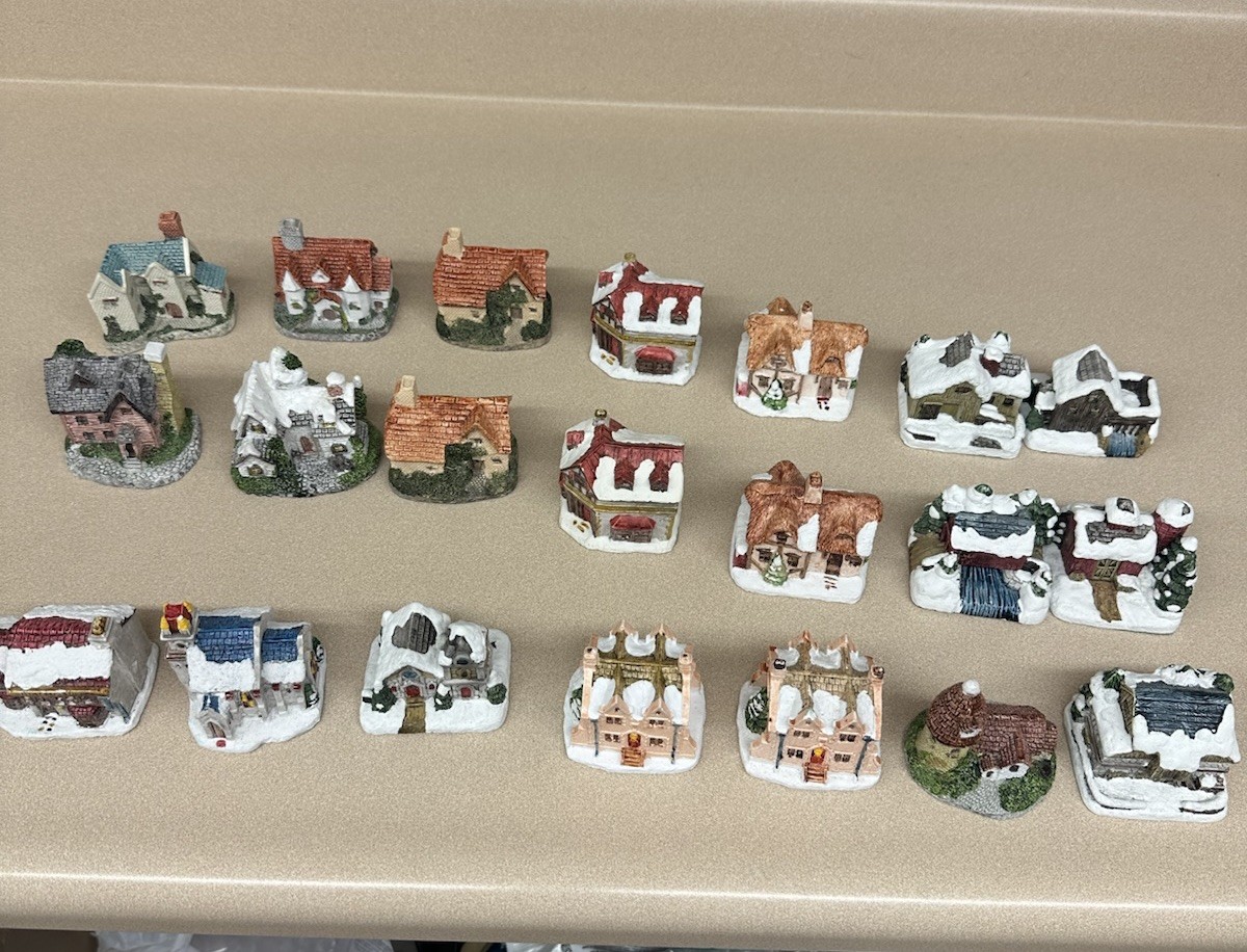 RSVP American Rustic Series Dickens Painted Country Christmas Cottages Lot of 21