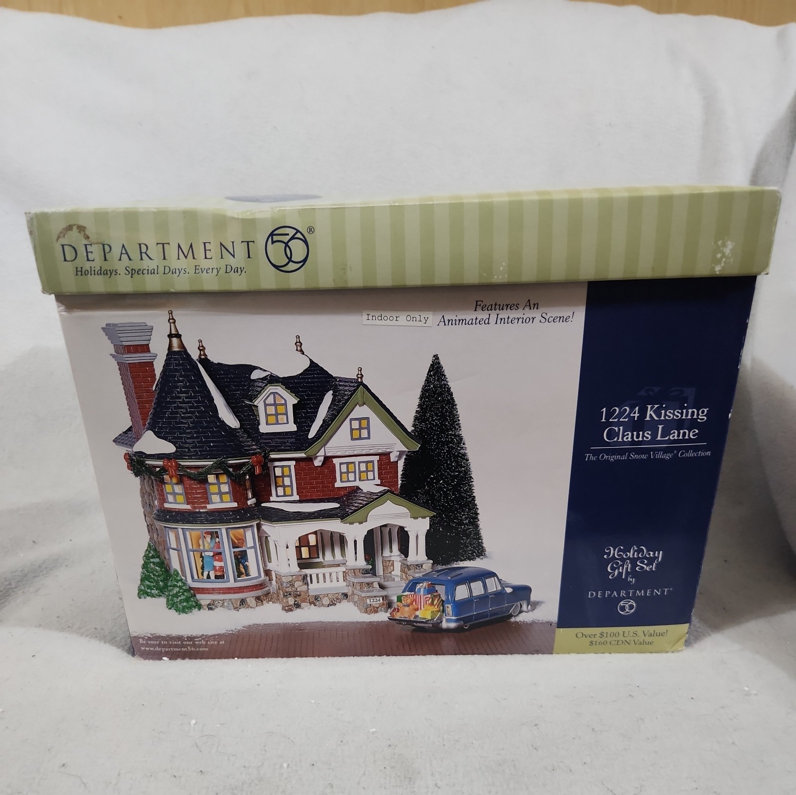 Department 56 1224 Kissing Claus Lane – animated interior scene