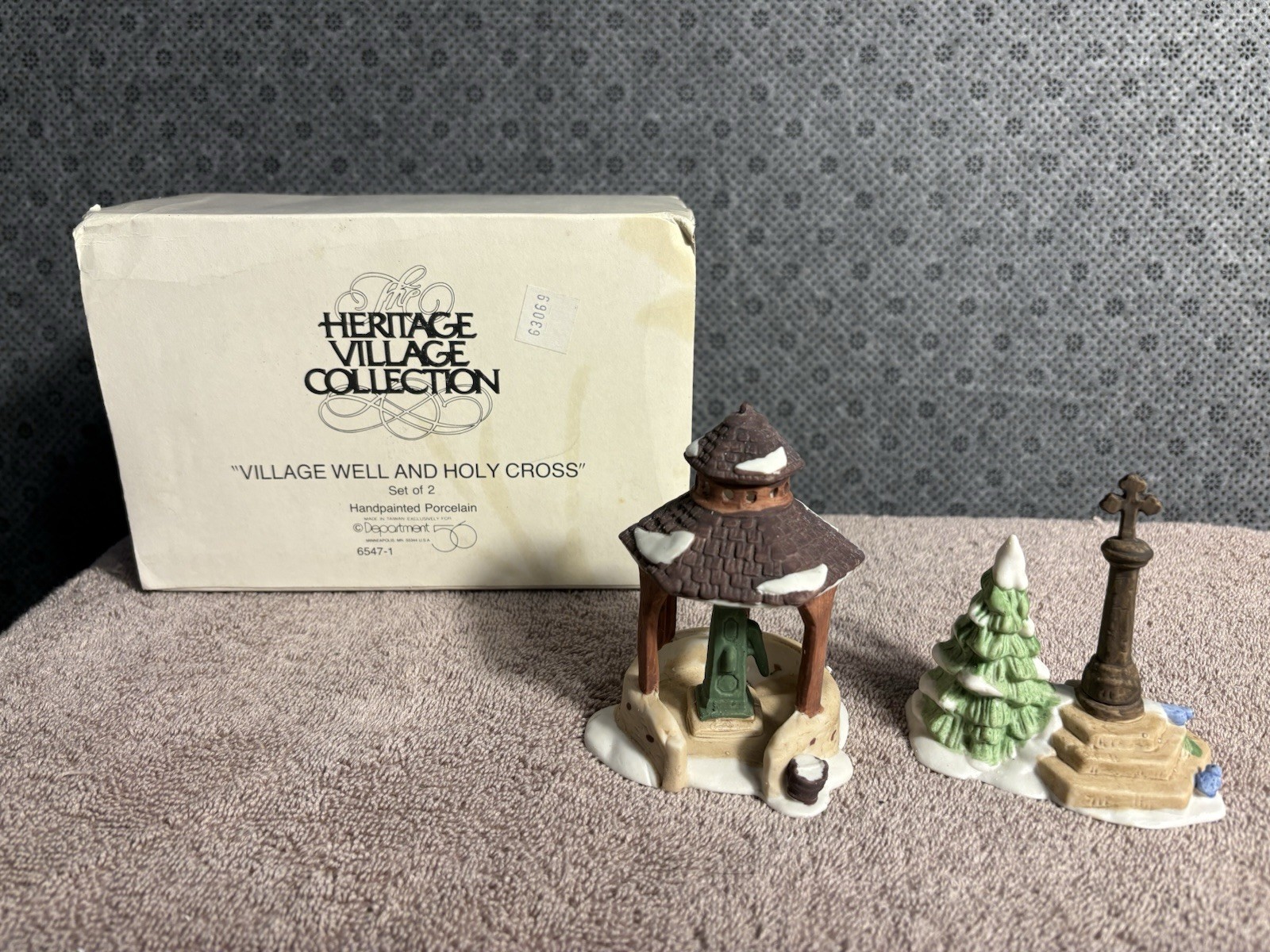 Dept. 56 Heritage Village Town Well & Holy Cross” #6547-1 Original Box