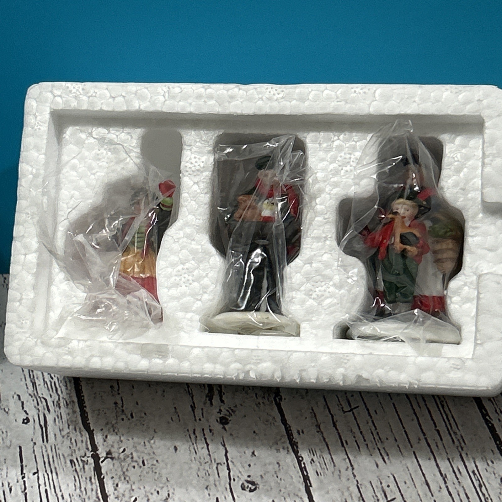 Department 56 Heritage Village THE TOY PEDDLER (3) Porcelain Figurines #5616-2
