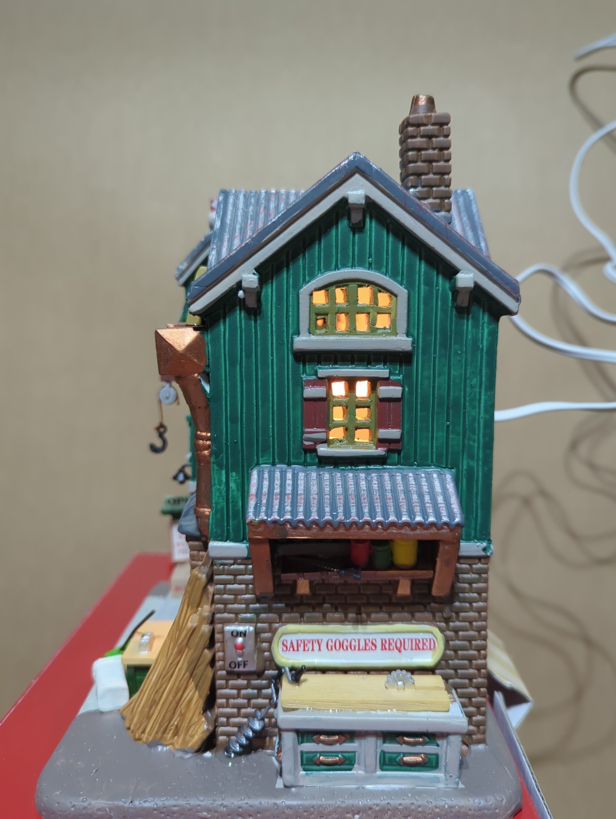 Lemax Menards Exclusive Repair Shop Porcelain Lighted Christmas Buildng