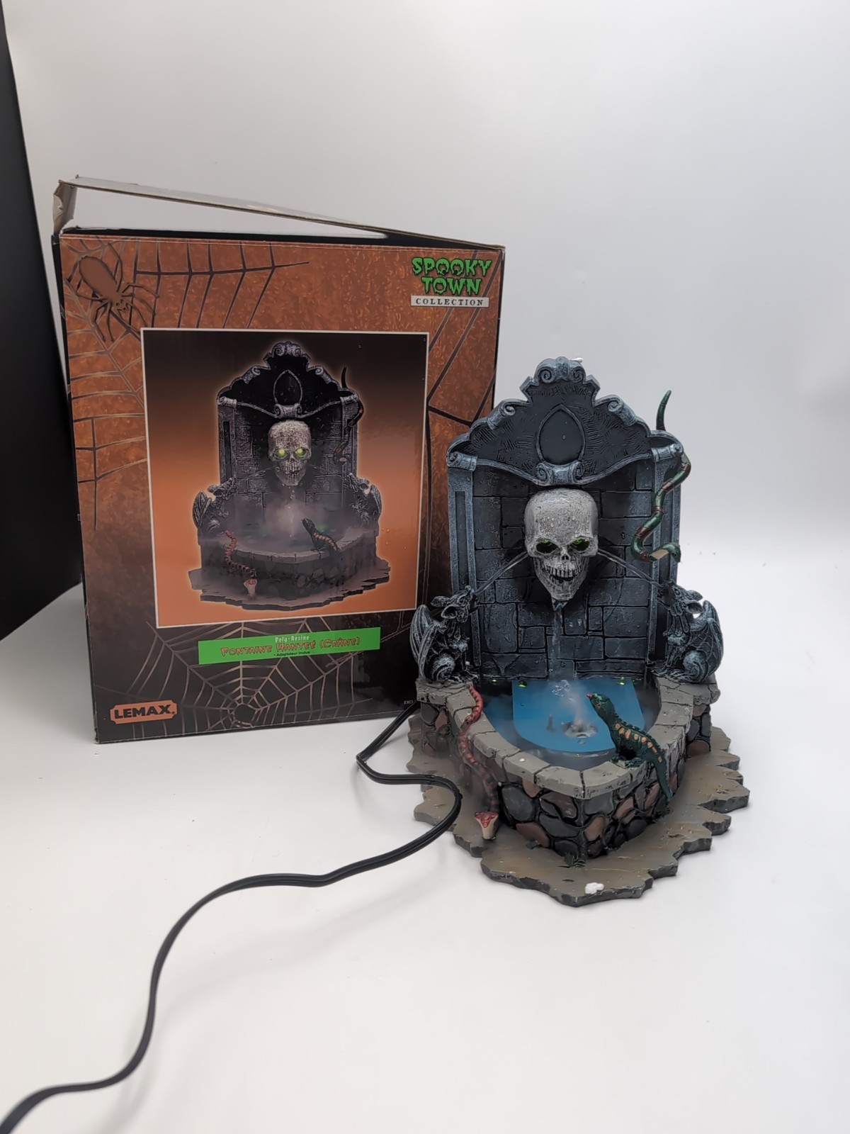 Lemax Spooky Town Halloween 2002 Haunted Fountain Skull Head #24731A Tested