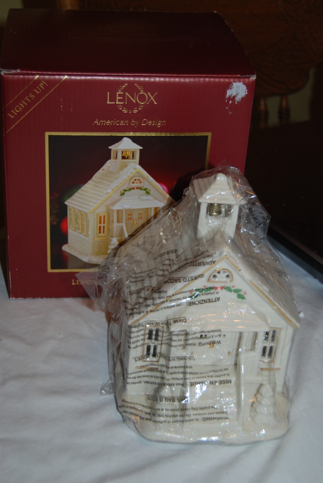 Lenox Christmas Village Light-up – SCHOOL HOUSE – Mint condition in box
