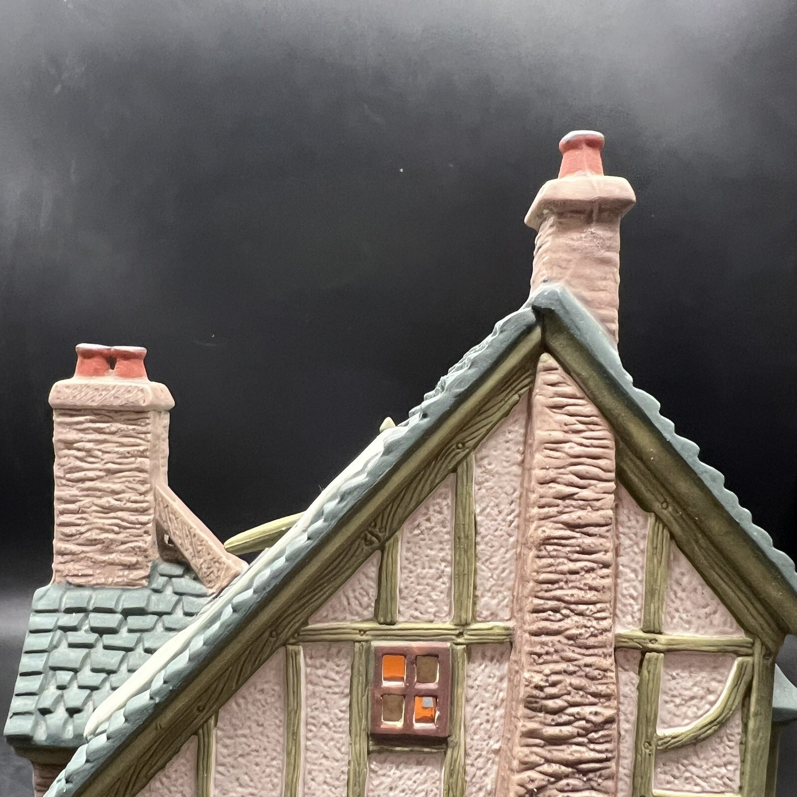 Dept 56 Heritage Village Collection The Pied Bull Inn w/ Box Light & Literature