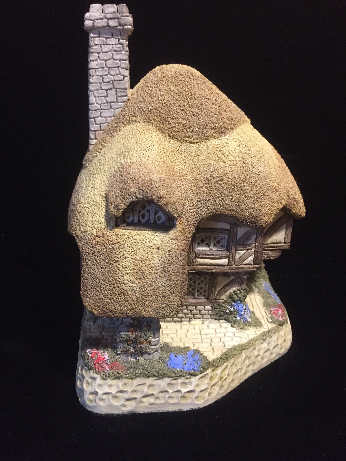 David Winter Cottages British Traditions Collection Pudding Cottage April BoxCOA