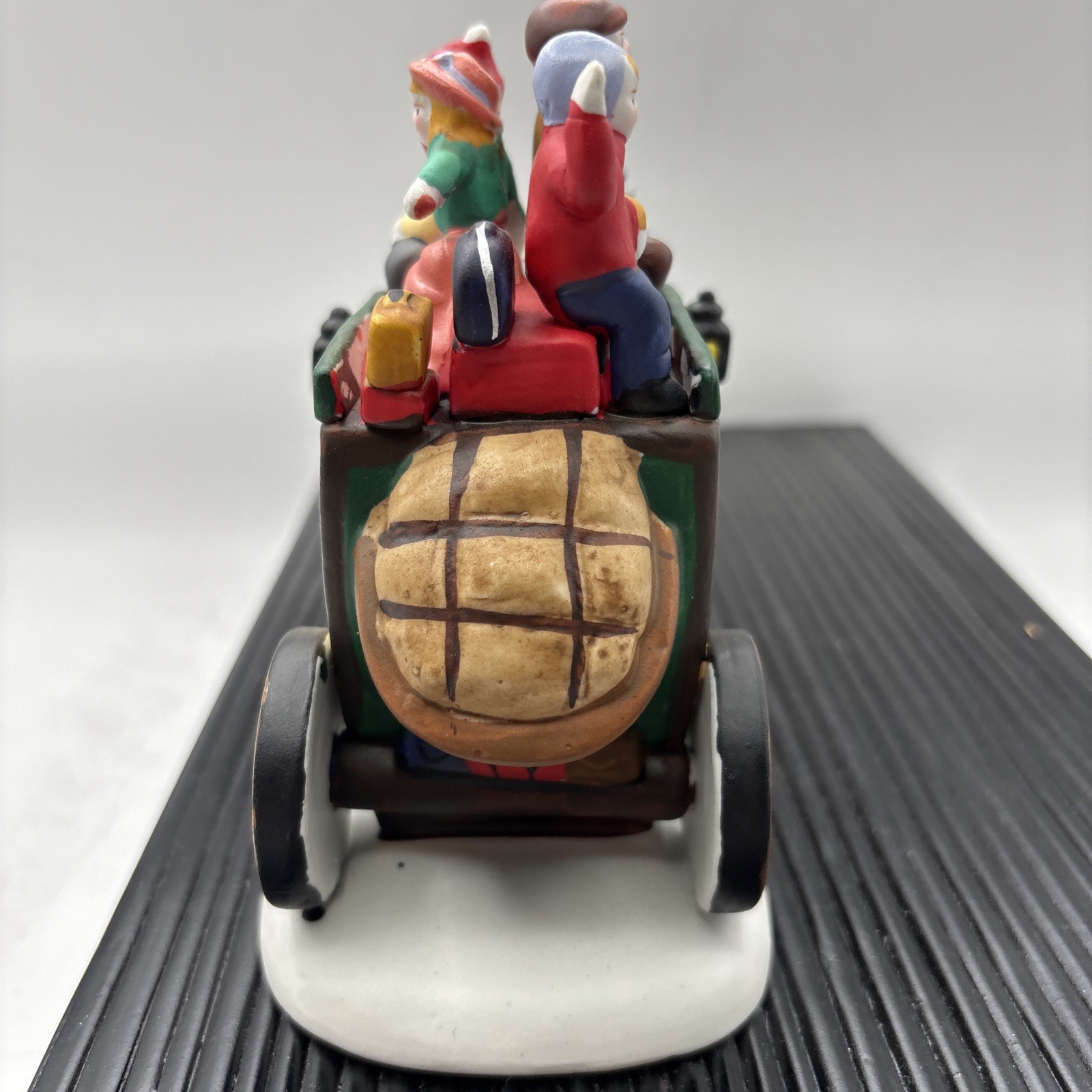 Lemax 1993 Victorian Horse-Drawn Coach Carriage Ceramic Christmas Figurine BOXED