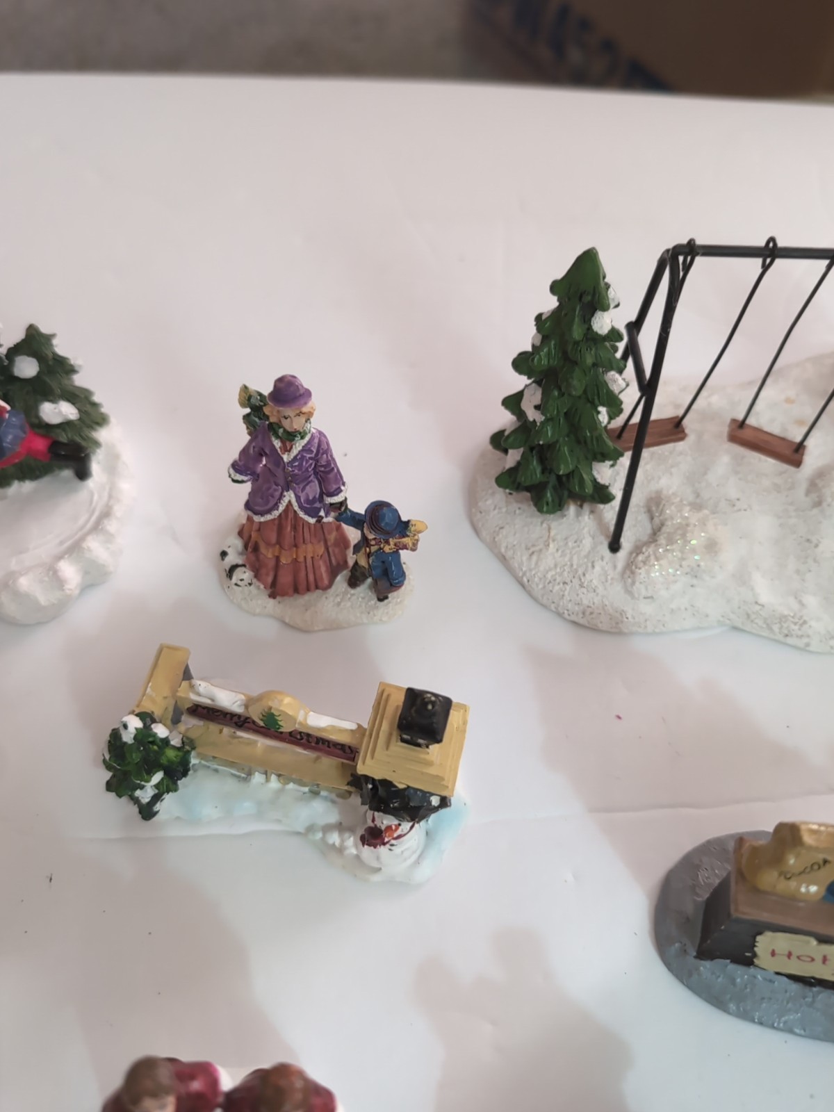 Christmas Village 16 Items