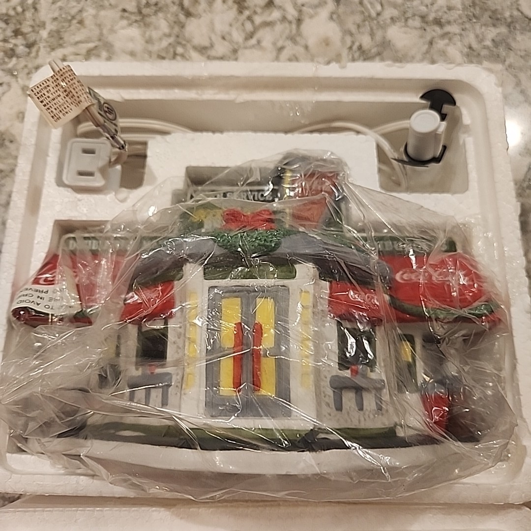 Coca-Cola Town Square Collection Scooter’s Drive In Diner Christmas VTG 1996