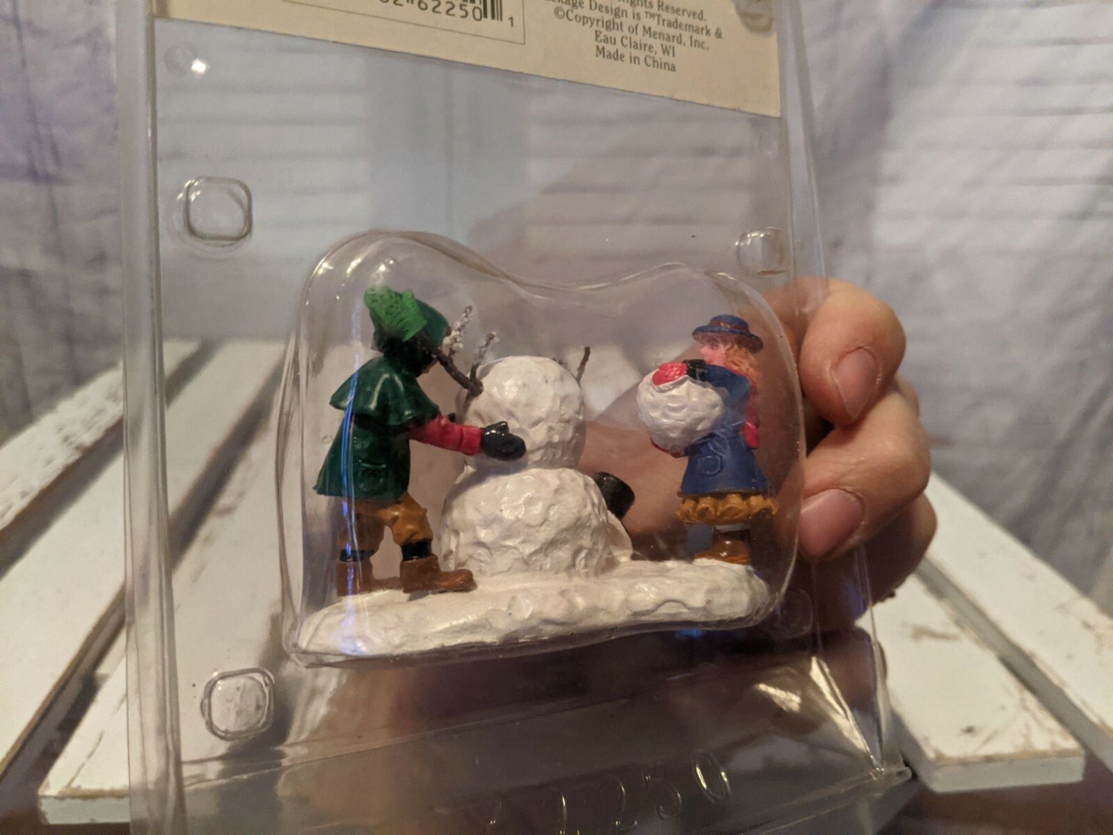 Enchanted Forest Making A Friend Snowman Polyresin Figurine Xmas Ornament NEW