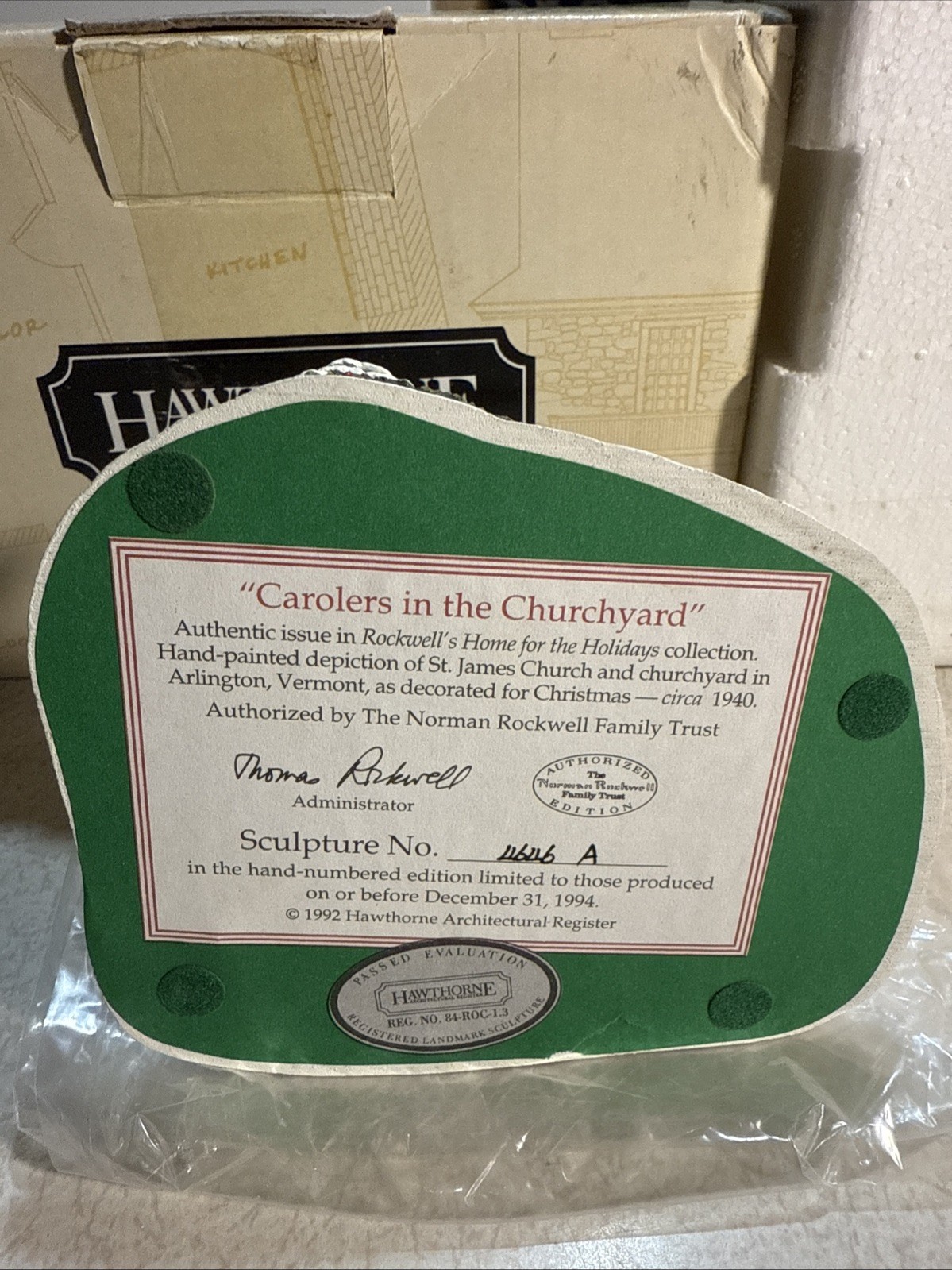 Hawthorne Architectural Register – Carolers In The Courtyard – With Box