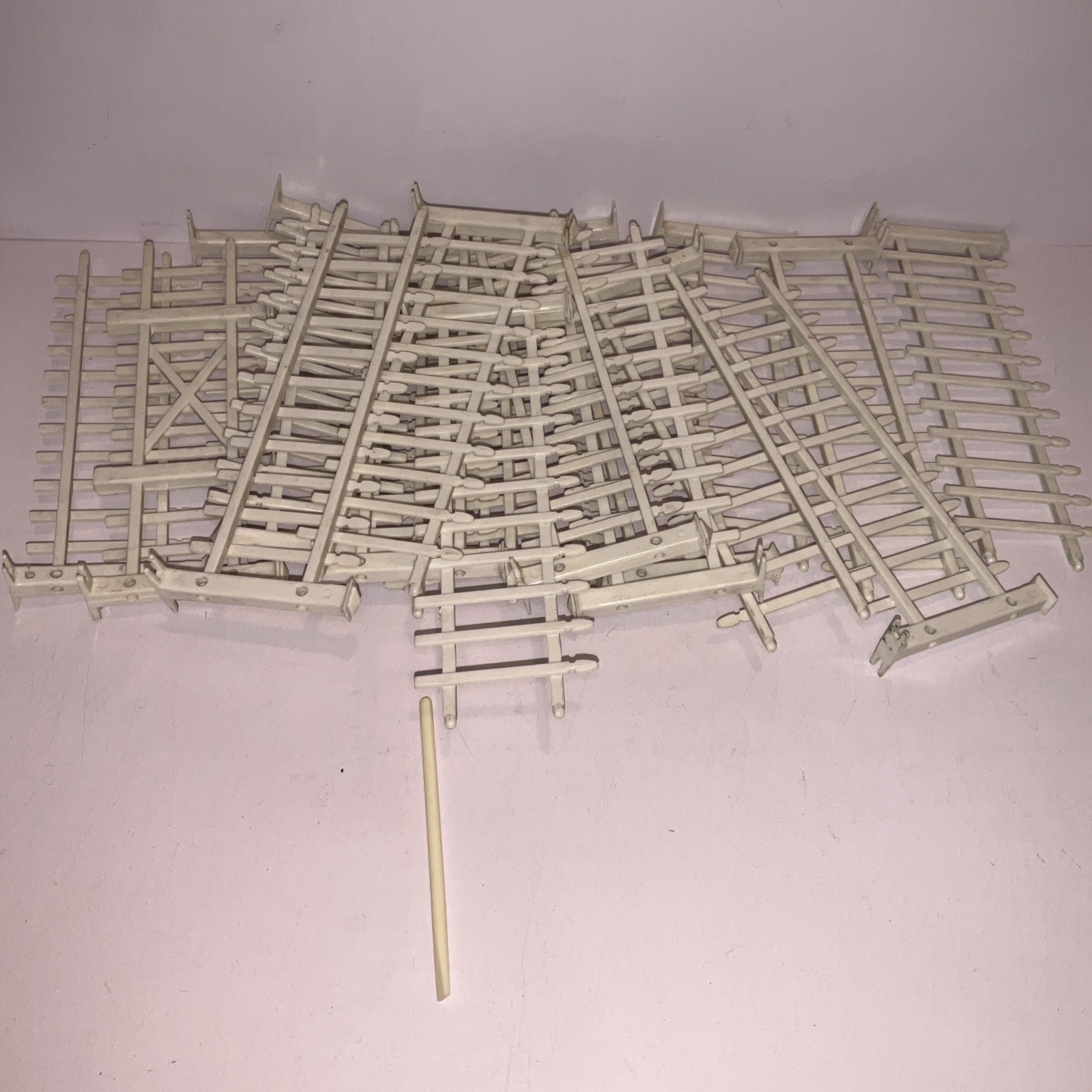 Vintage Fencing For Christmas Village Lot 21 Pieces, Picket Plastic Interlocking