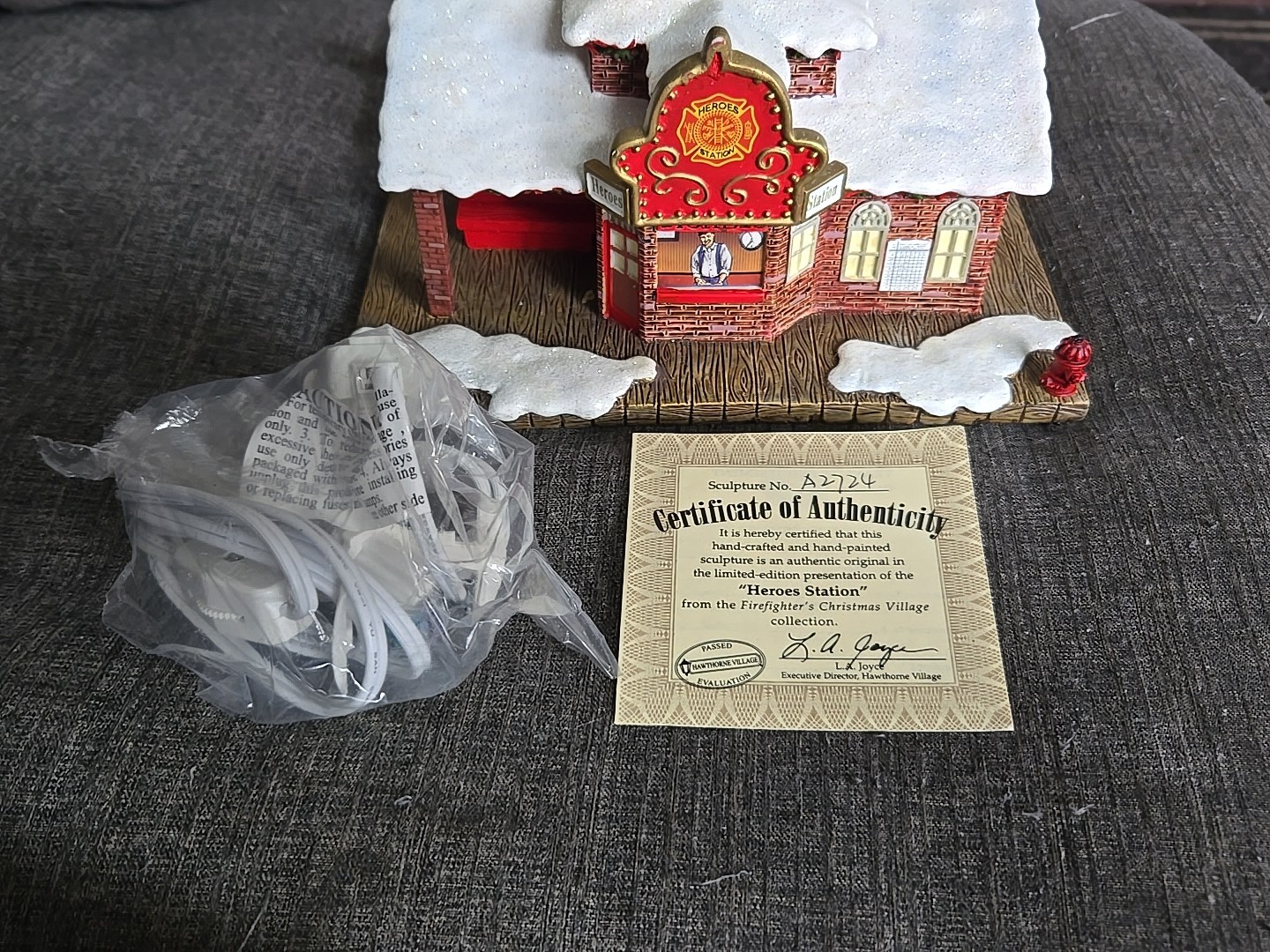 Hawthorne Village -Firefighter’s Christmas Village – Heroes Station New w/defect