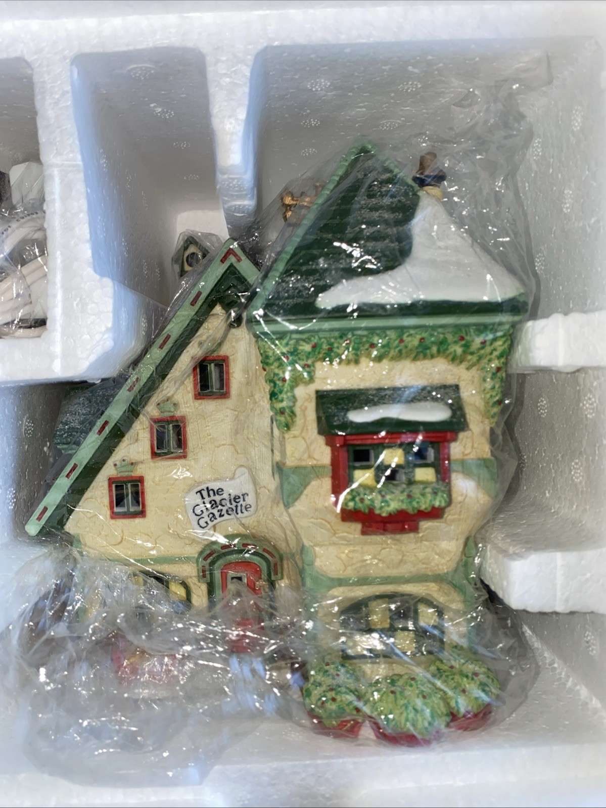 Department 56 North Pole Series The Glacier Gazette #56394 1997 New In Box
