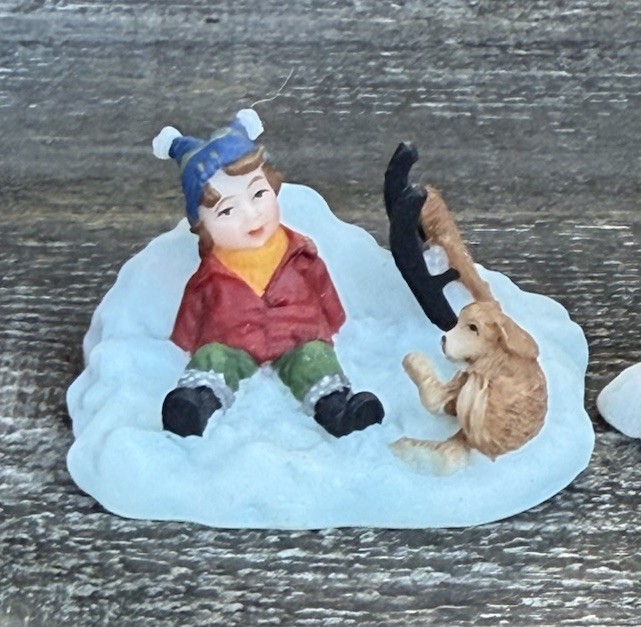 Lot Of 6 Christmas Village Figurines Decorative Miniatures Christmas Holiday