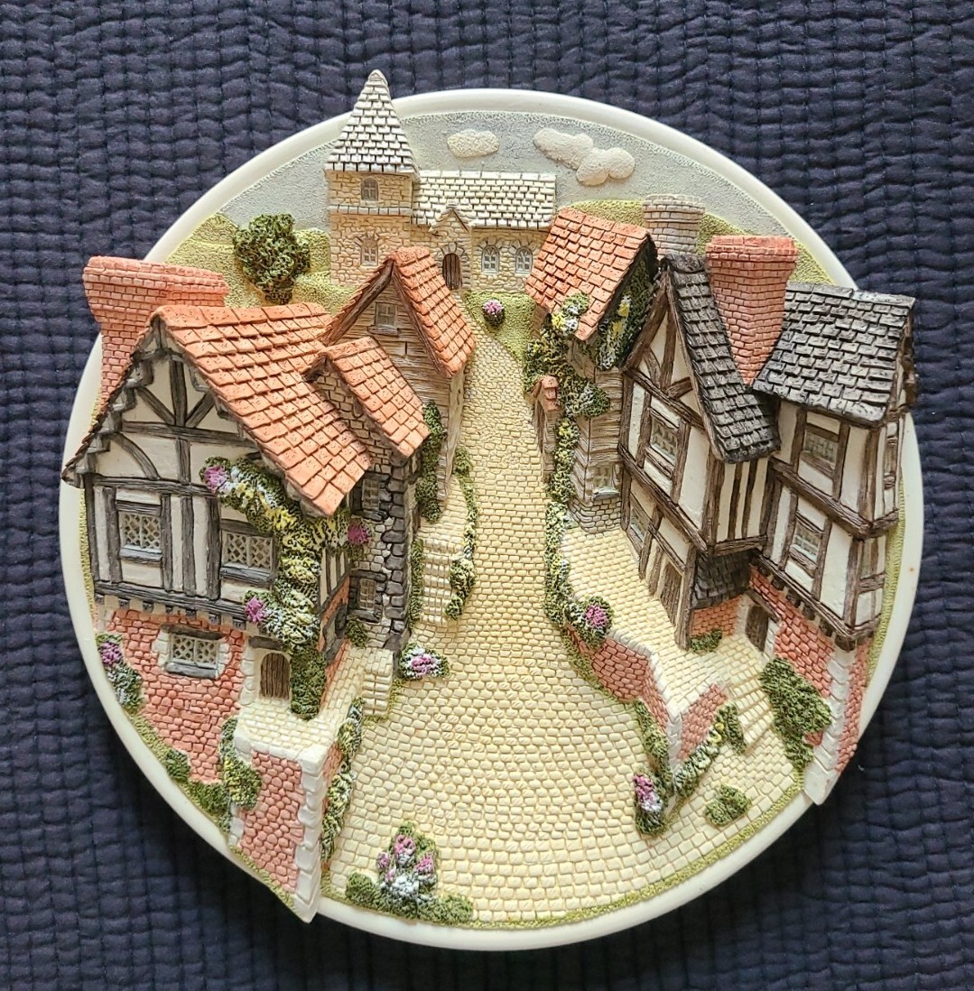 David Winter Cottages – Collector’s Guild Piece – 3D Plaque – Cobblestone Street