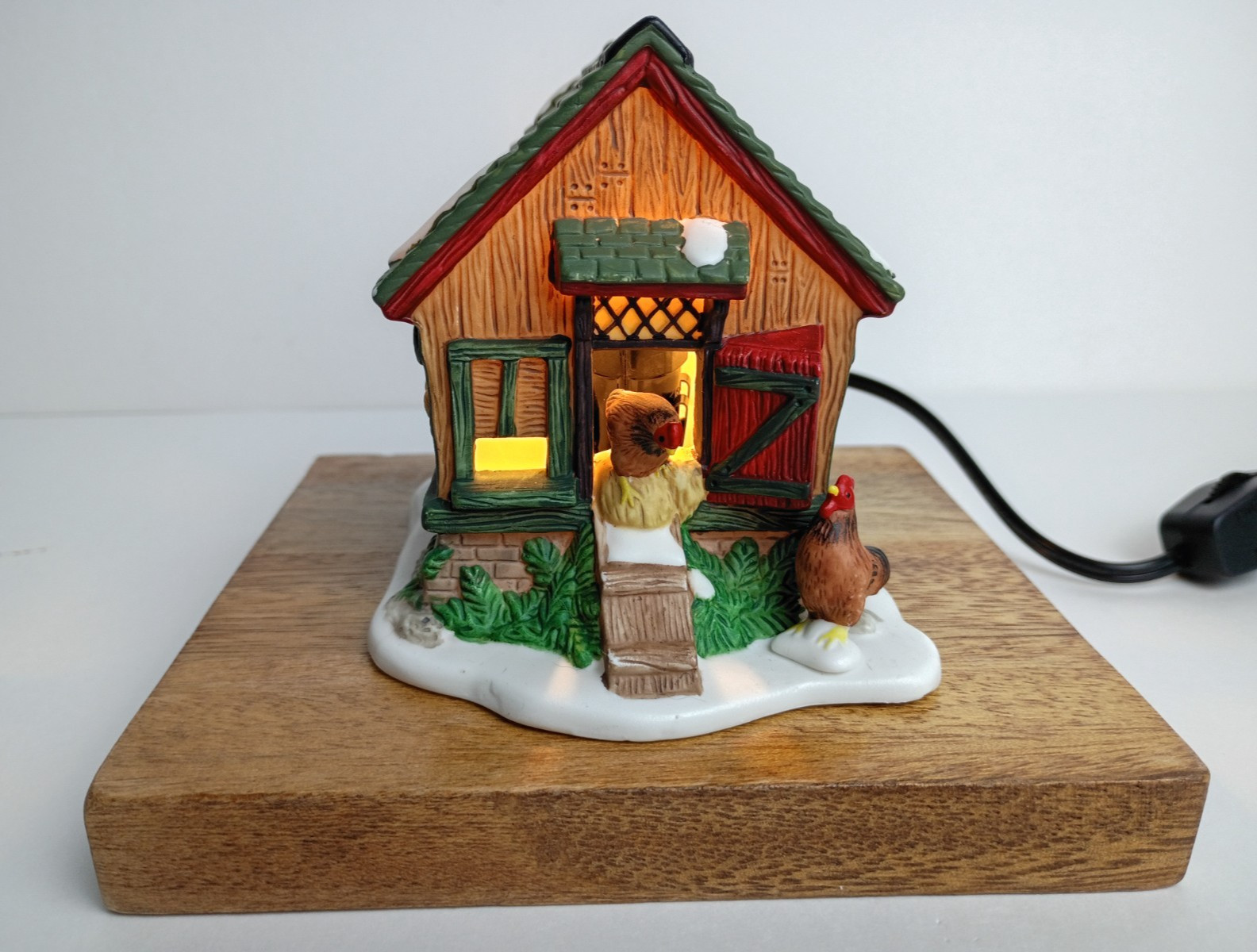 O’well Christmas Village Snowy Figurine Chicken Coop/Hen House Light’s Up!
