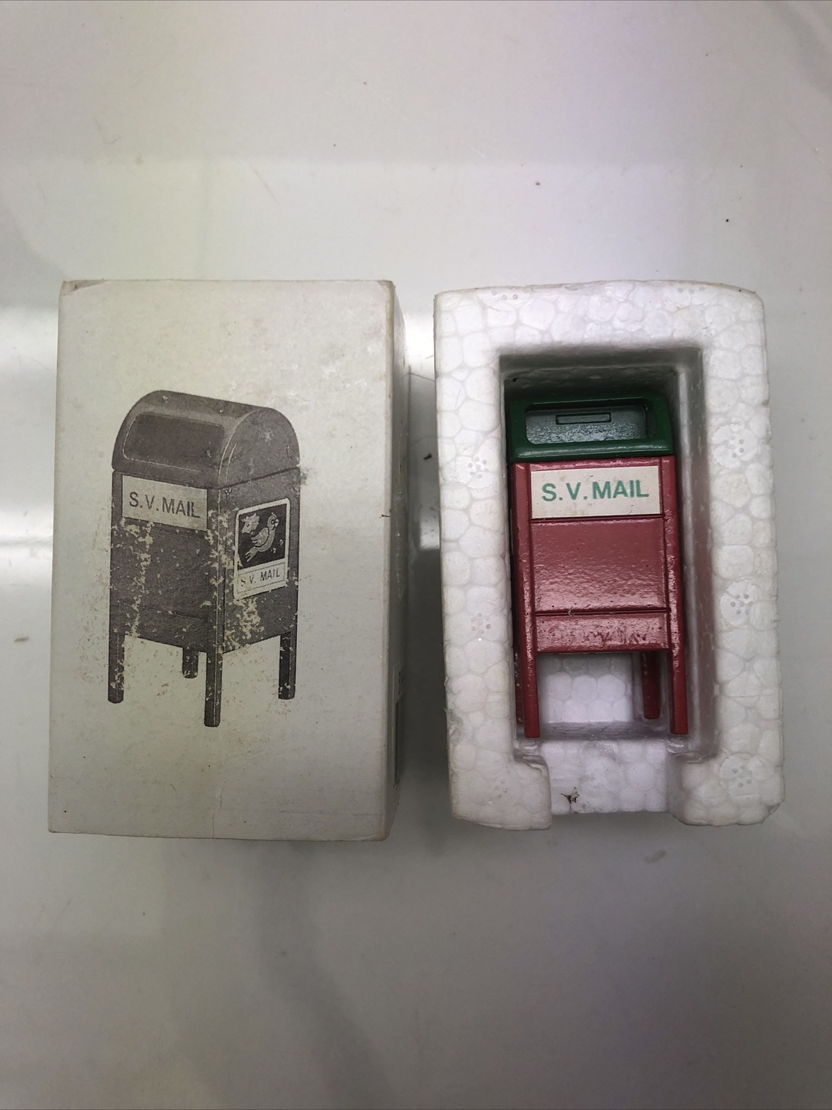 Dept. 56 Mailbox Red/Green Snow Village Retired 1998 New in Box 51985