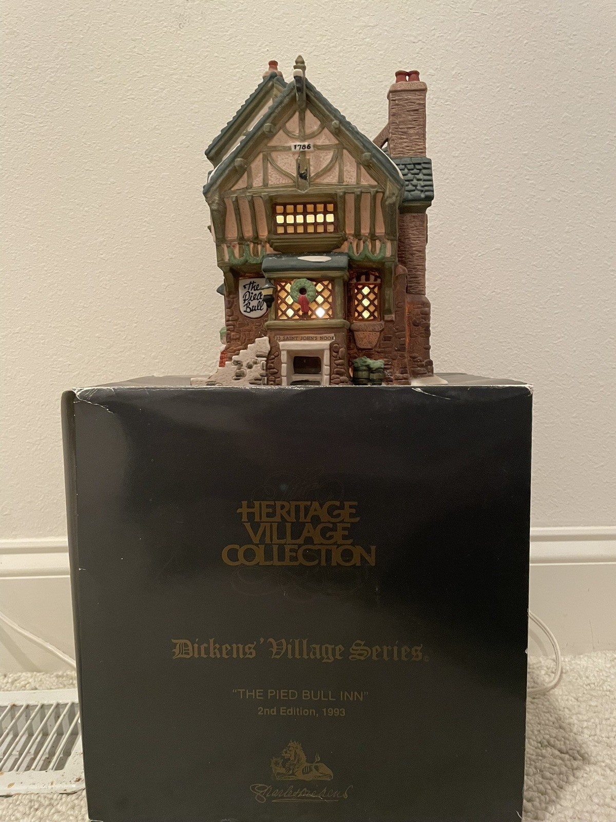 Dept 56 The Pied Bull Inn 55620 2nd Edition Dickens Village Heritage 1993